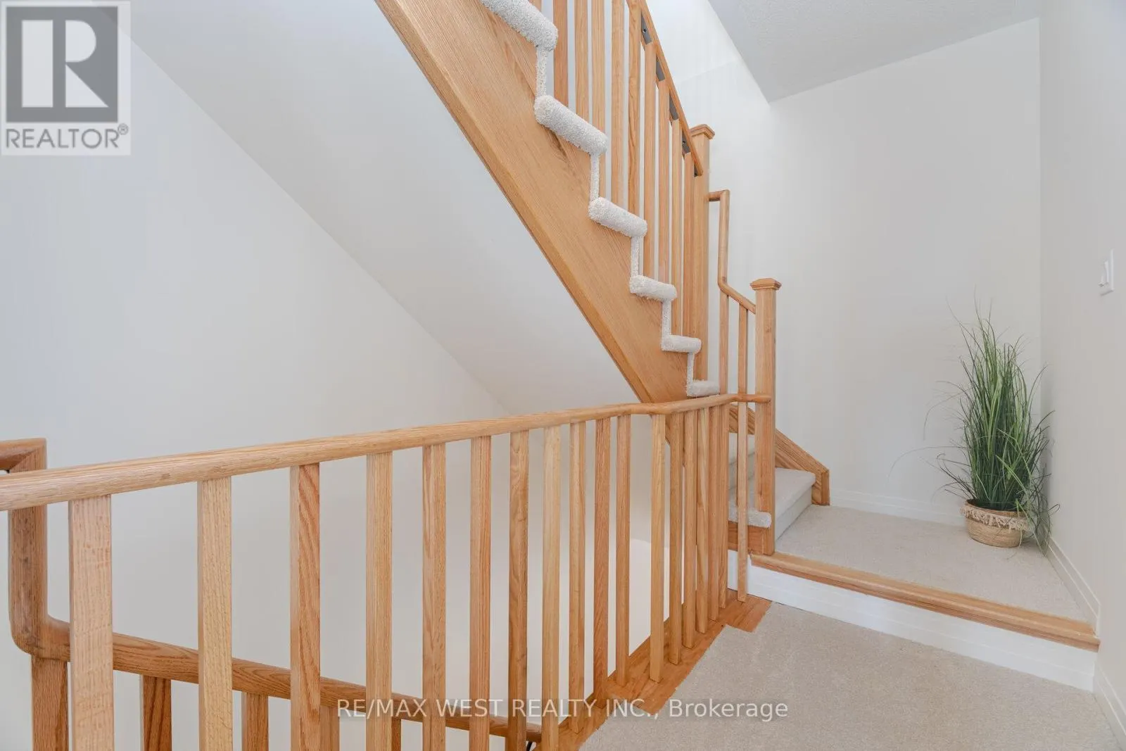 1563 GREEN ROAD