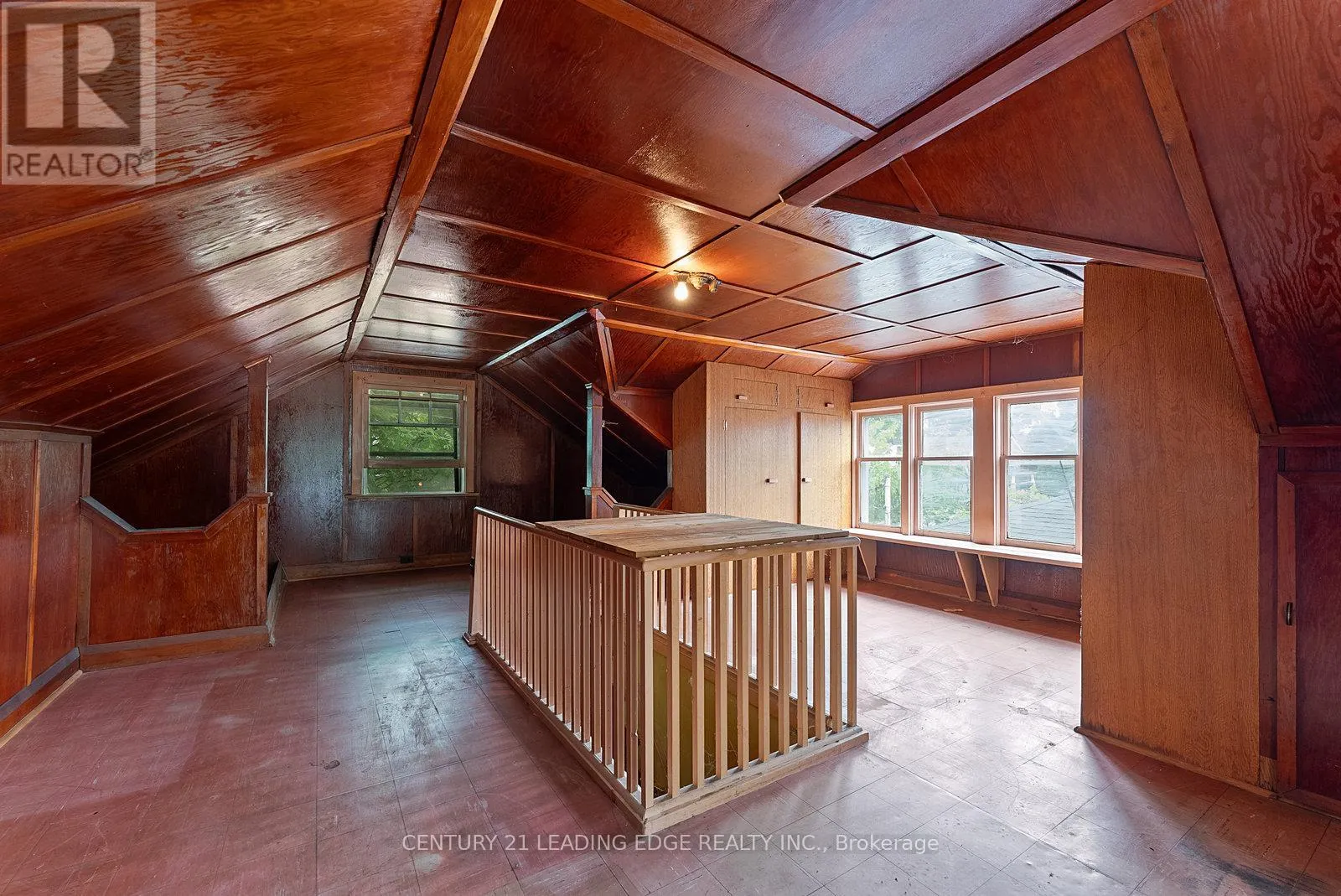 102 KALMAR AVENUE N