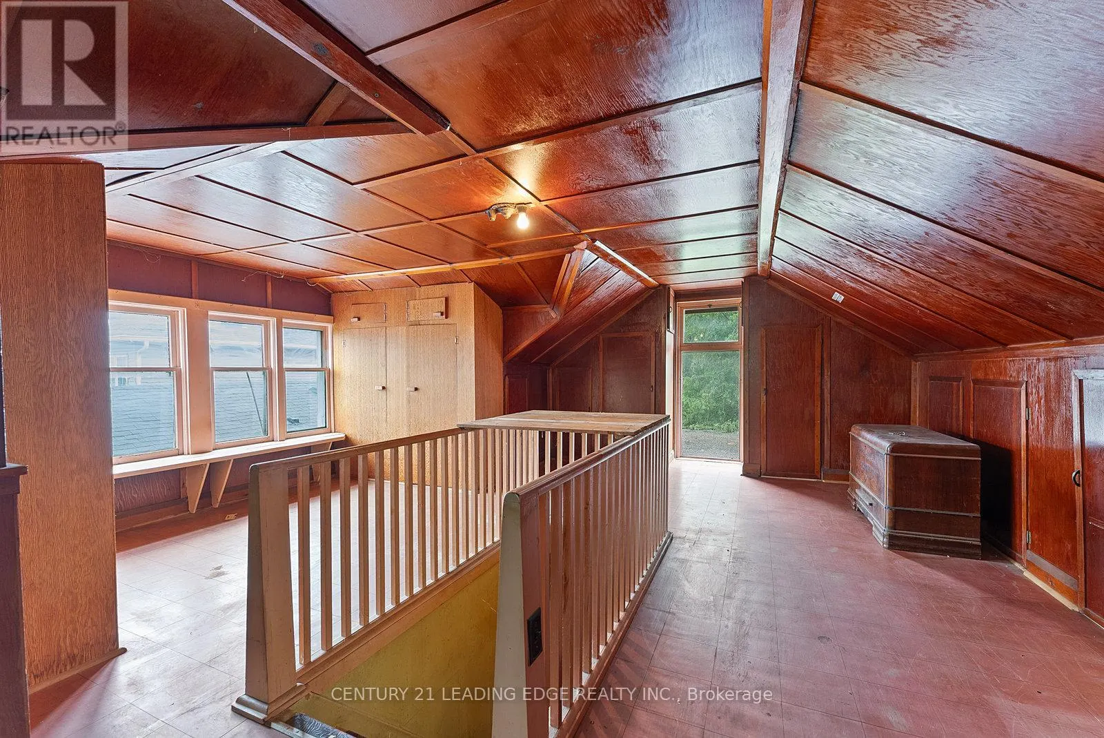 102 KALMAR AVENUE N
