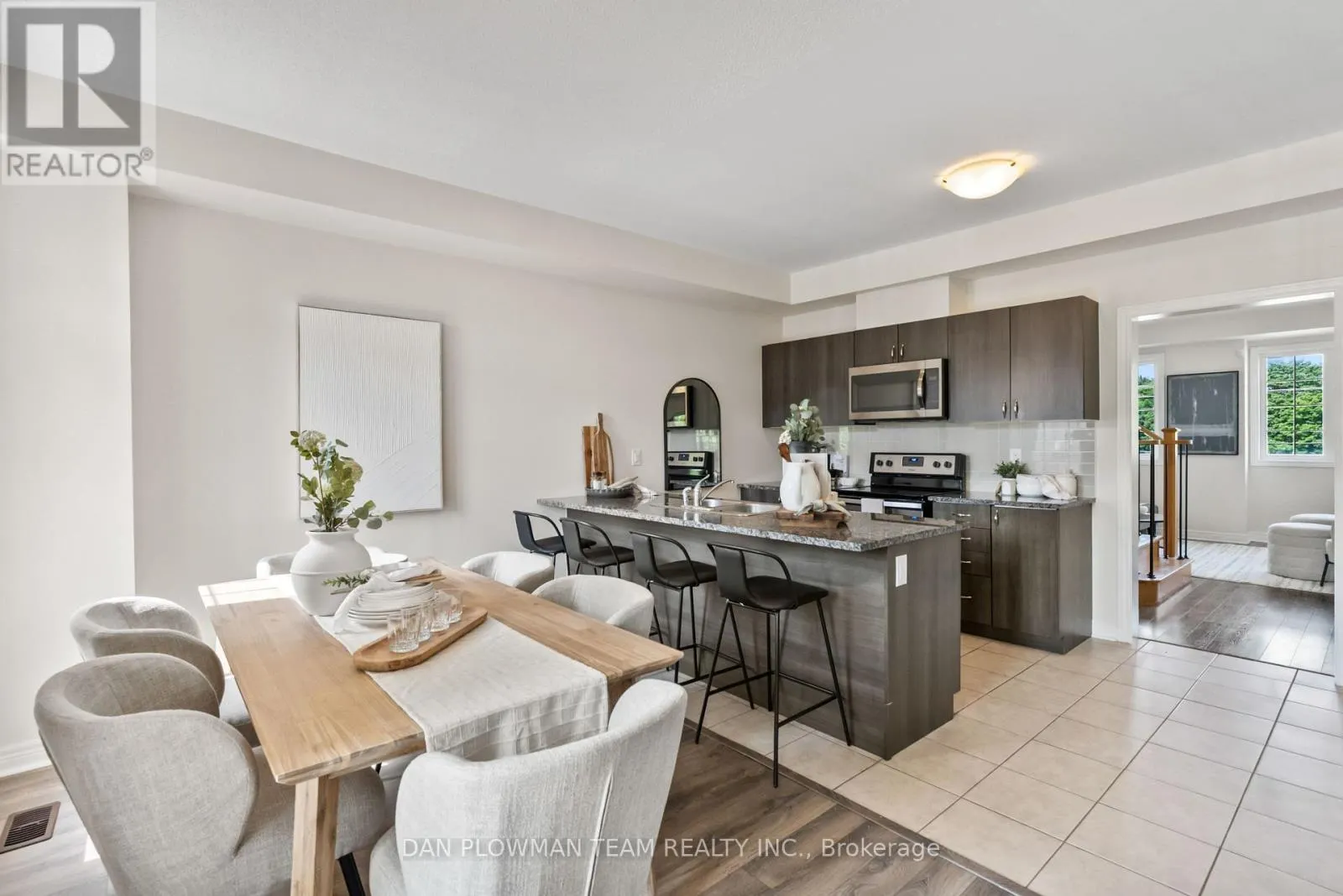 14 - 285 FINCH AVENUE