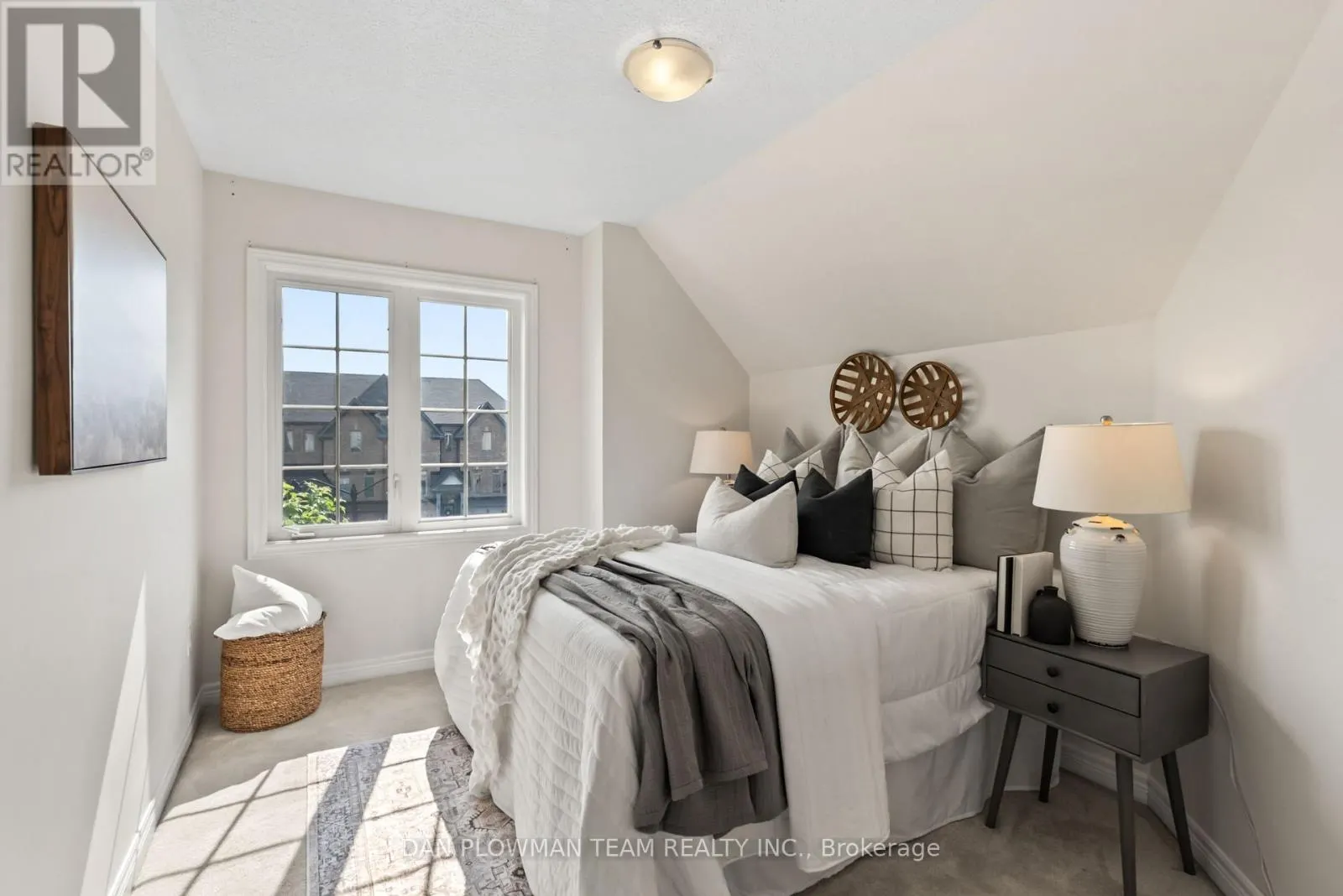 14 - 285 FINCH AVENUE
