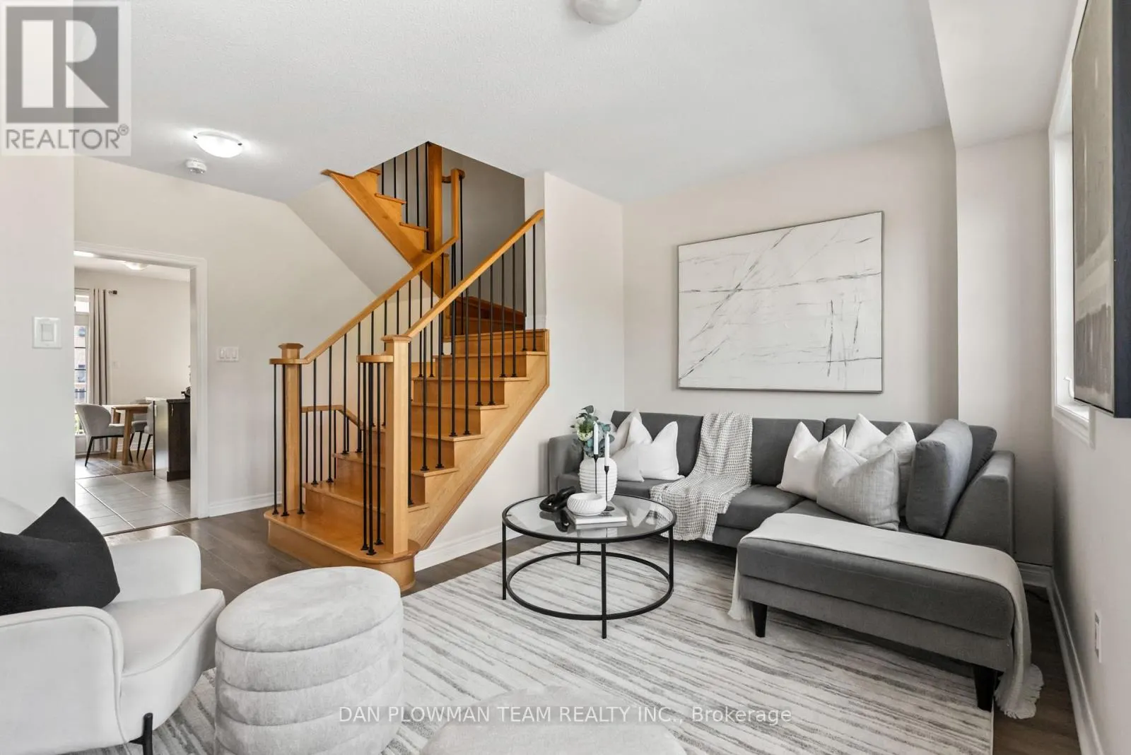 14 - 285 FINCH AVENUE