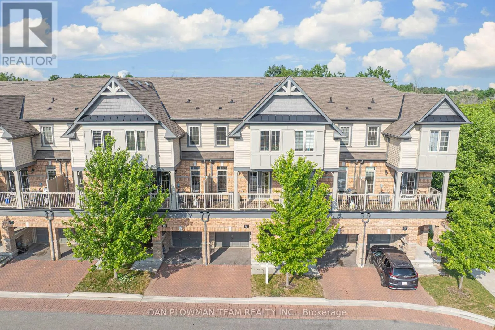 14 - 285 FINCH AVENUE