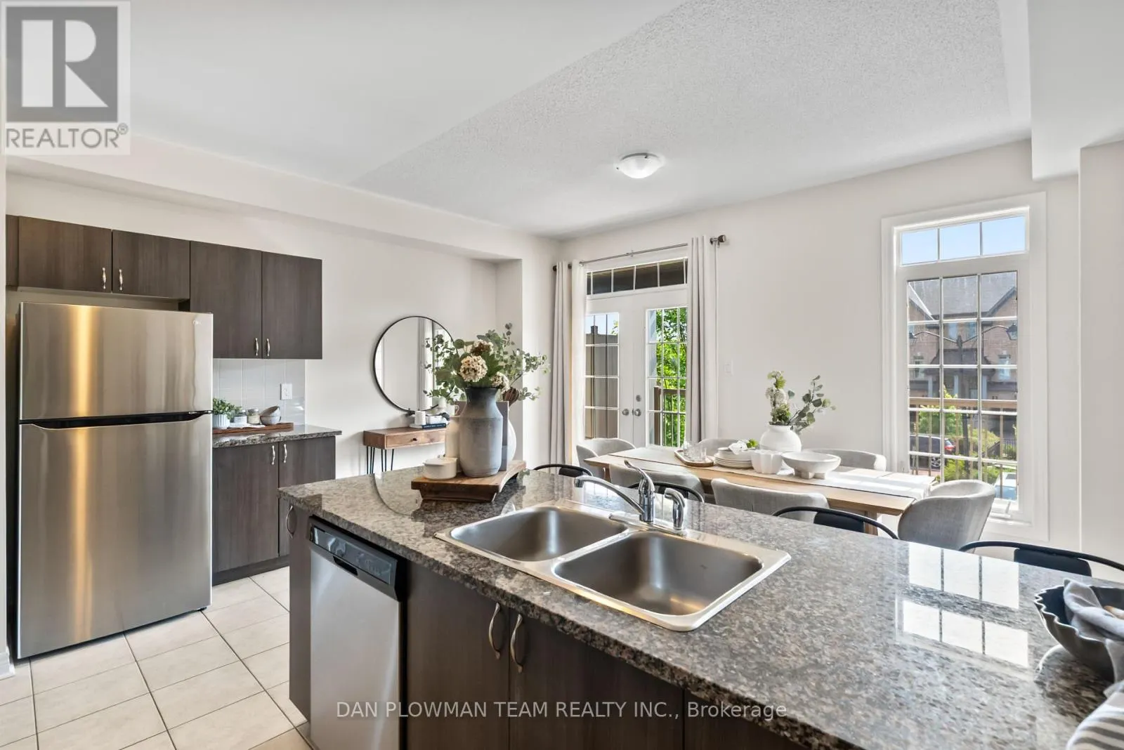 14 - 285 FINCH AVENUE