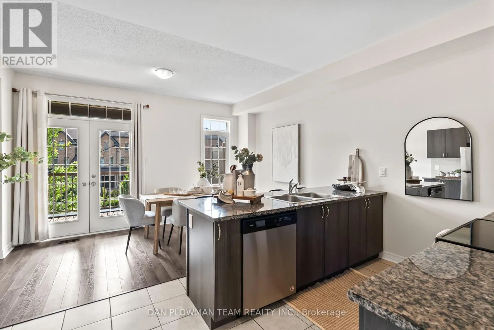 14 - 285 FINCH AVENUE