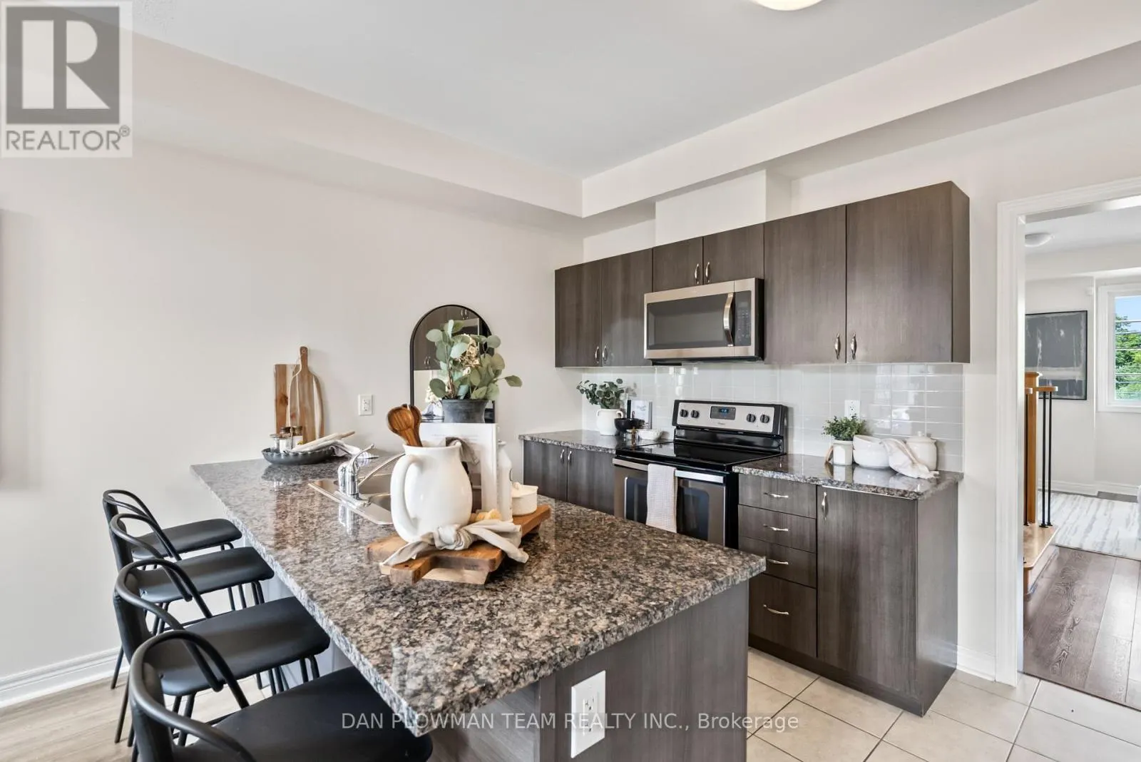 14 - 285 FINCH AVENUE