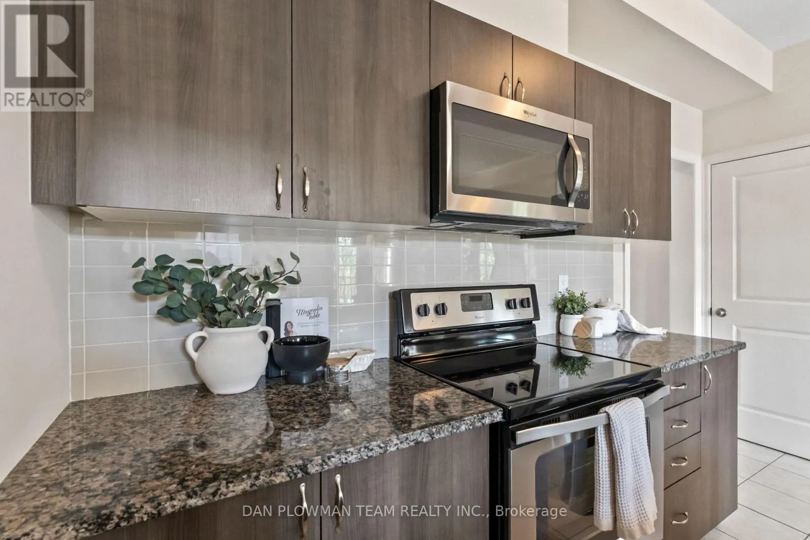 14 - 285 FINCH AVENUE