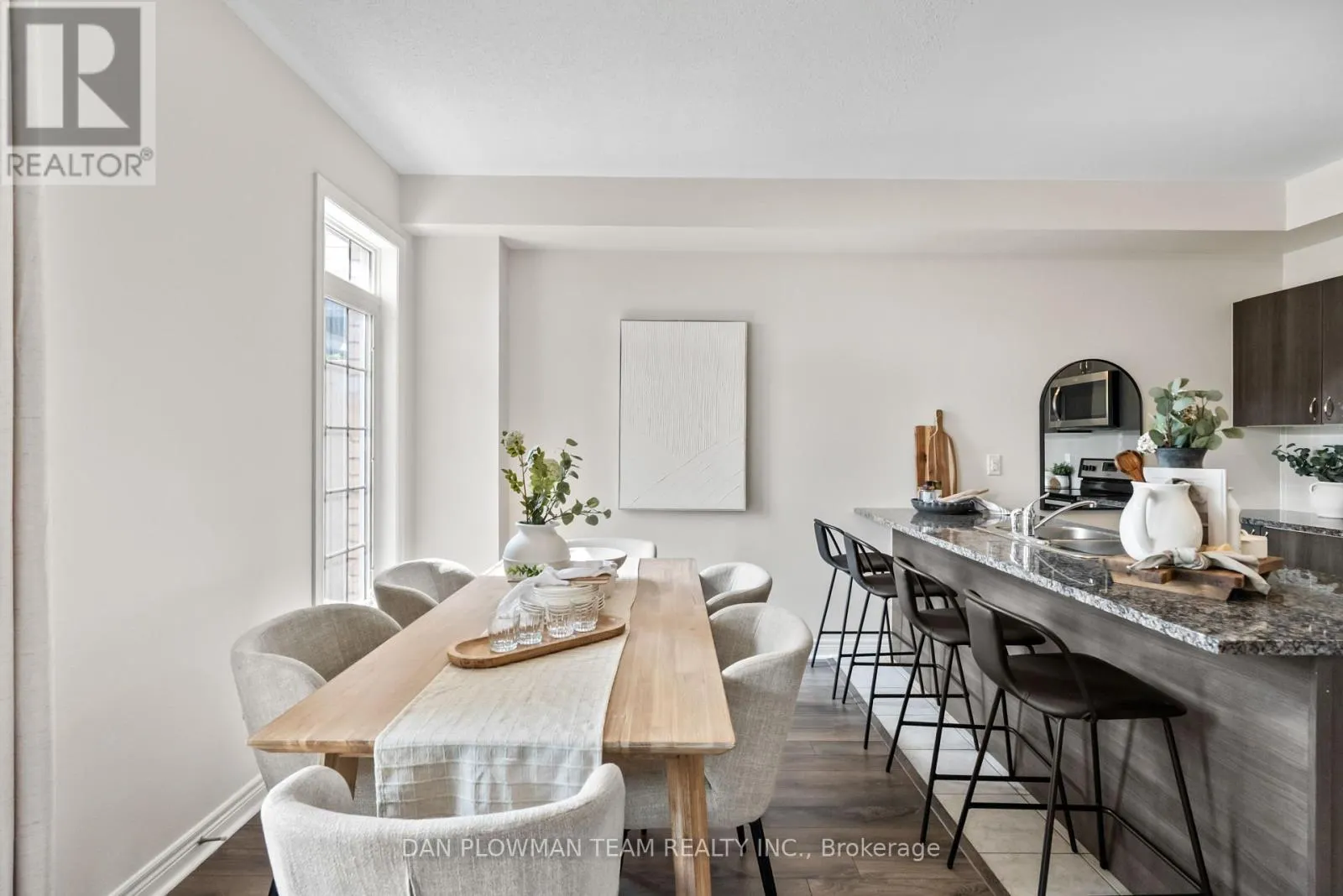14 - 285 FINCH AVENUE