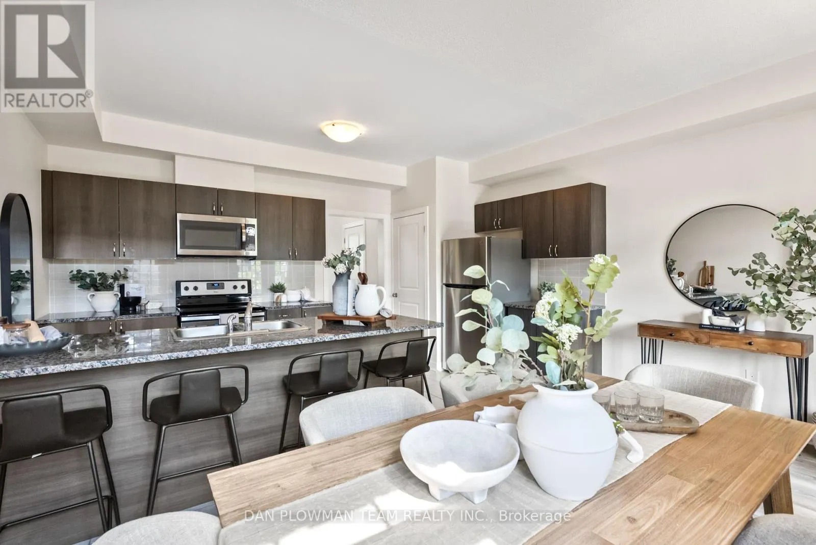 14 - 285 FINCH AVENUE