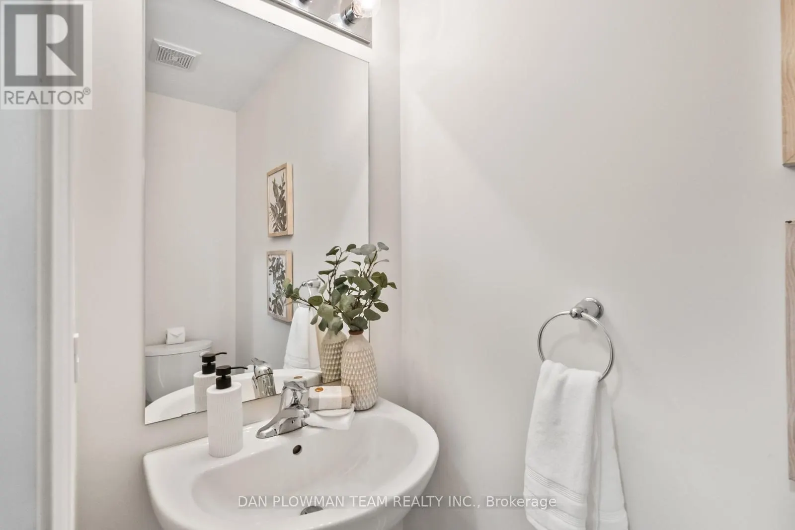 14 - 285 FINCH AVENUE