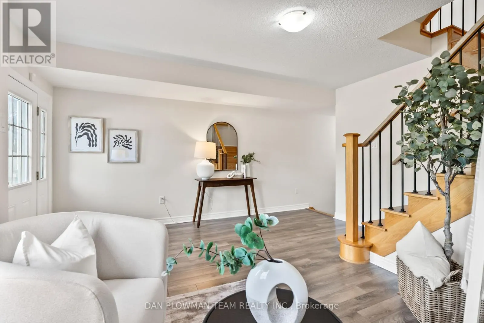 14 - 285 FINCH AVENUE