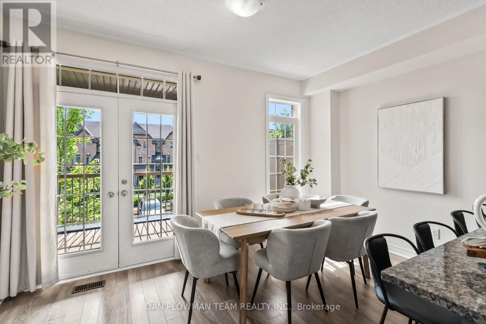 14 - 285 FINCH AVENUE