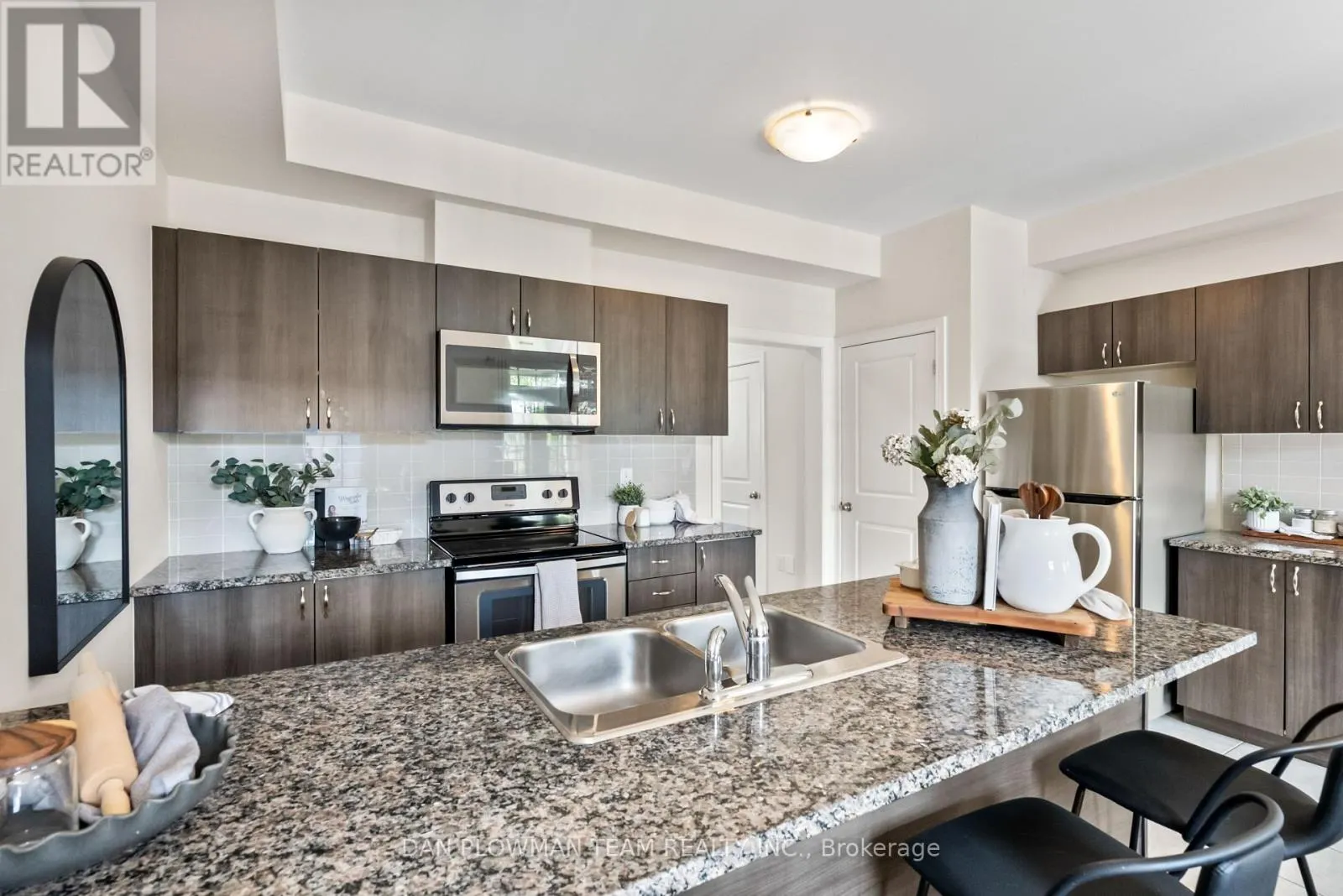 14 - 285 FINCH AVENUE
