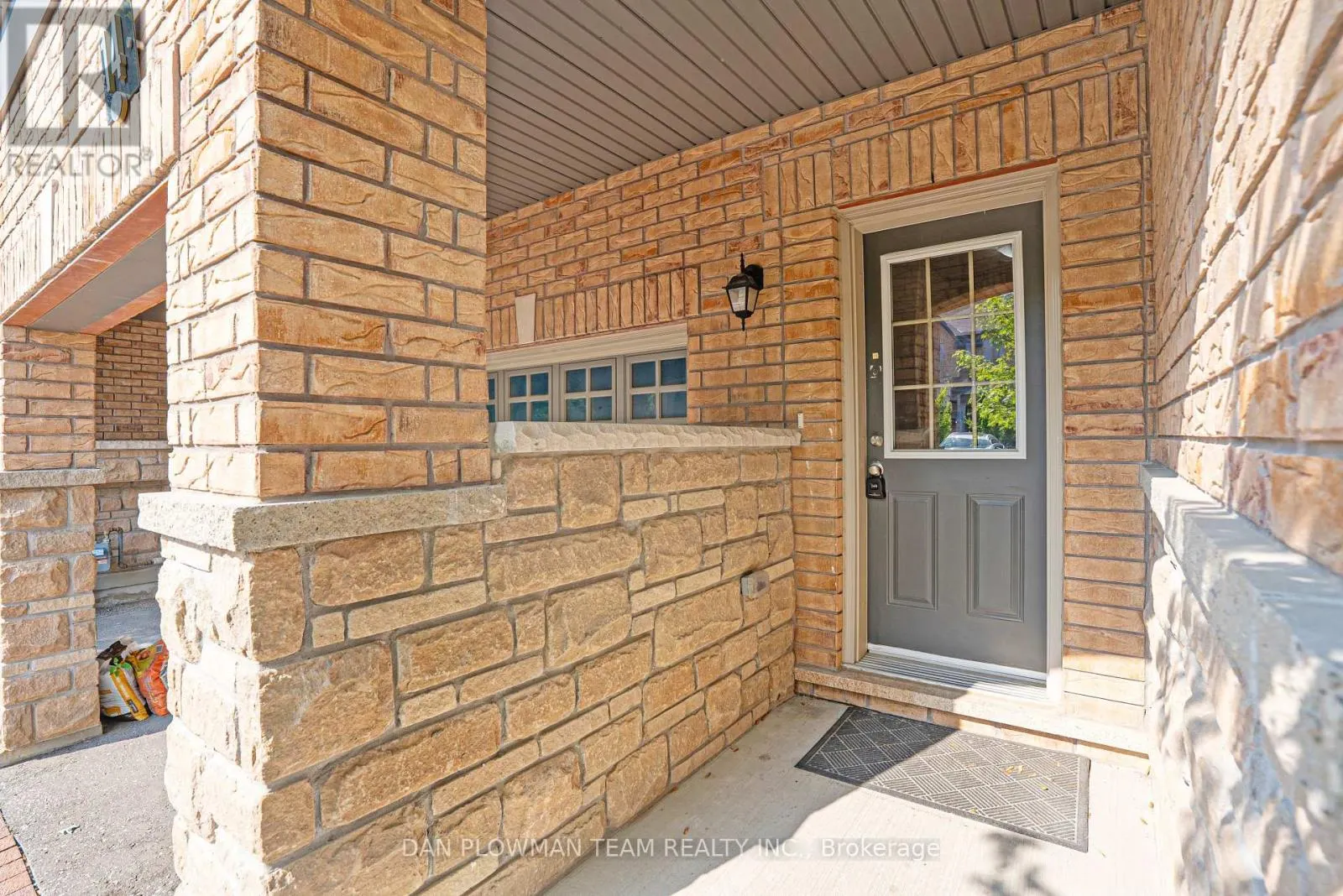 14 - 285 FINCH AVENUE