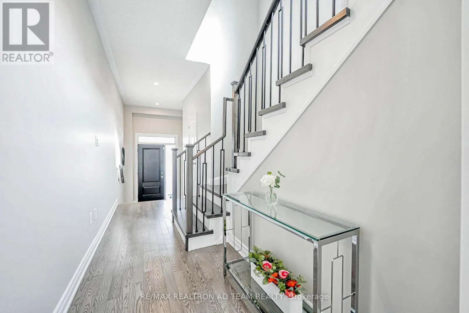6 LARKIN LANE