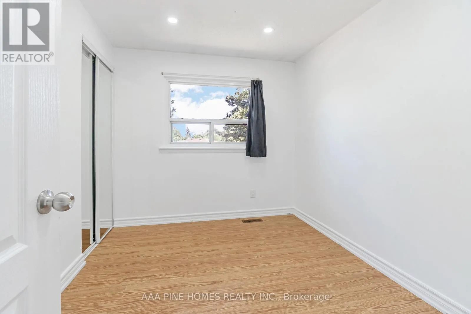 59 BURKWOOD CRESCENT