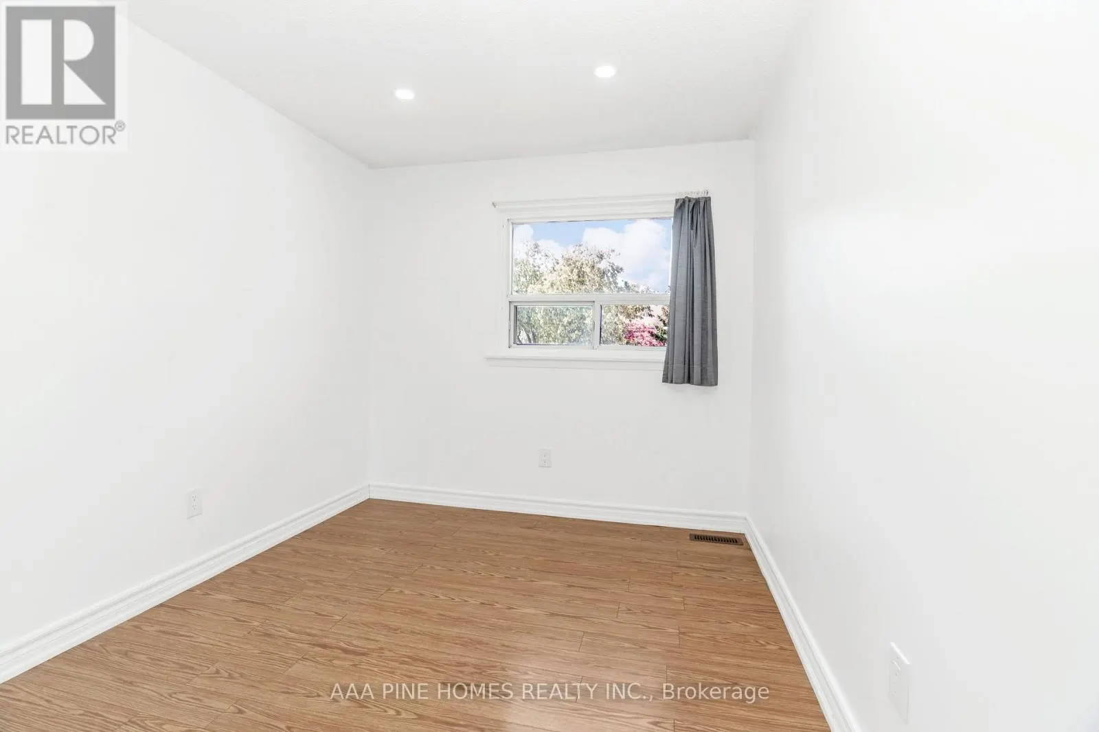 59 BURKWOOD CRESCENT