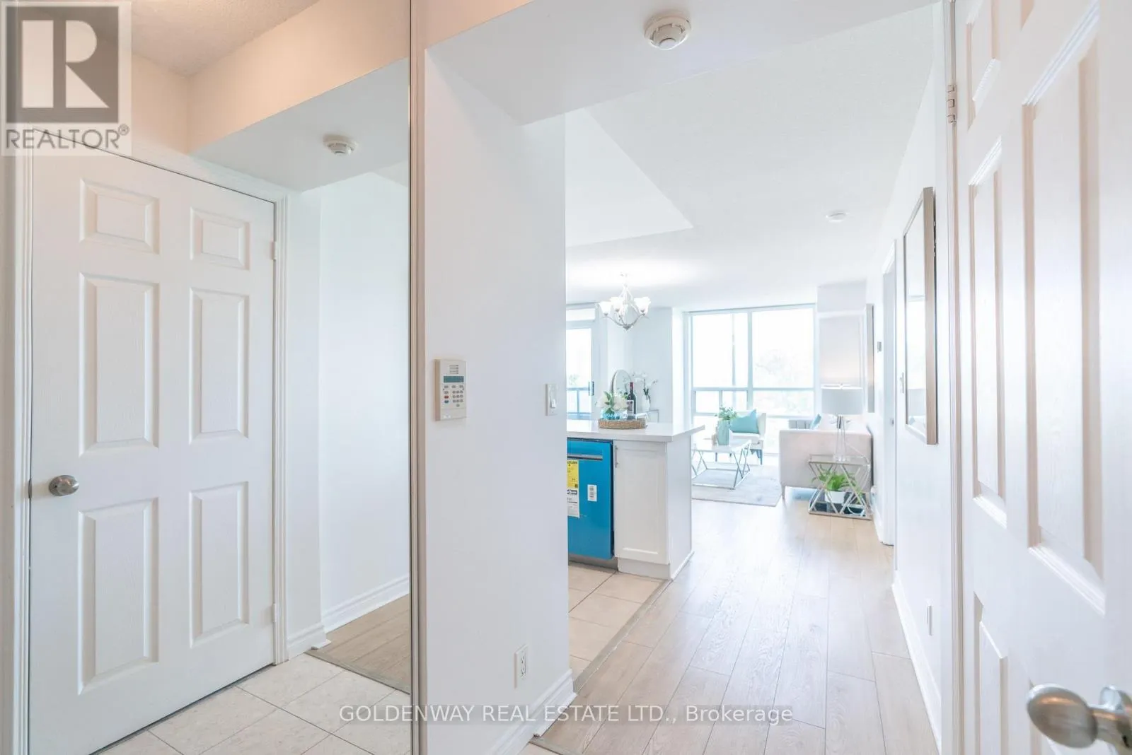 305 - 68 GRANGEWAY AVENUE