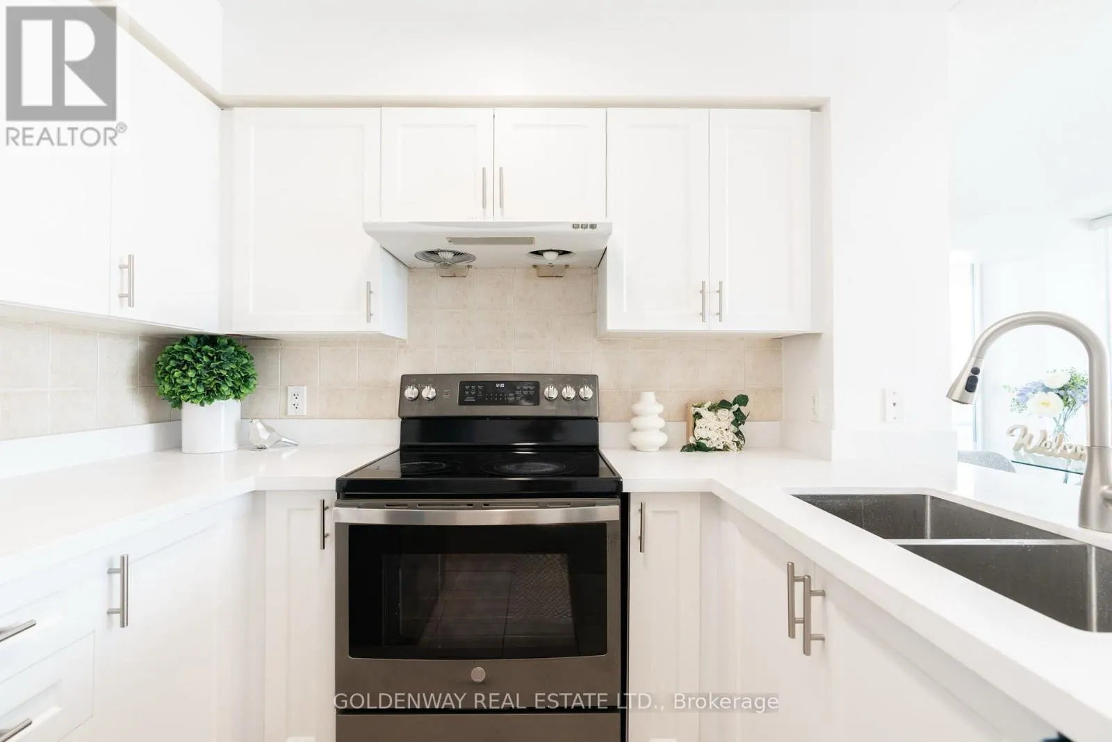 305 - 68 GRANGEWAY AVENUE