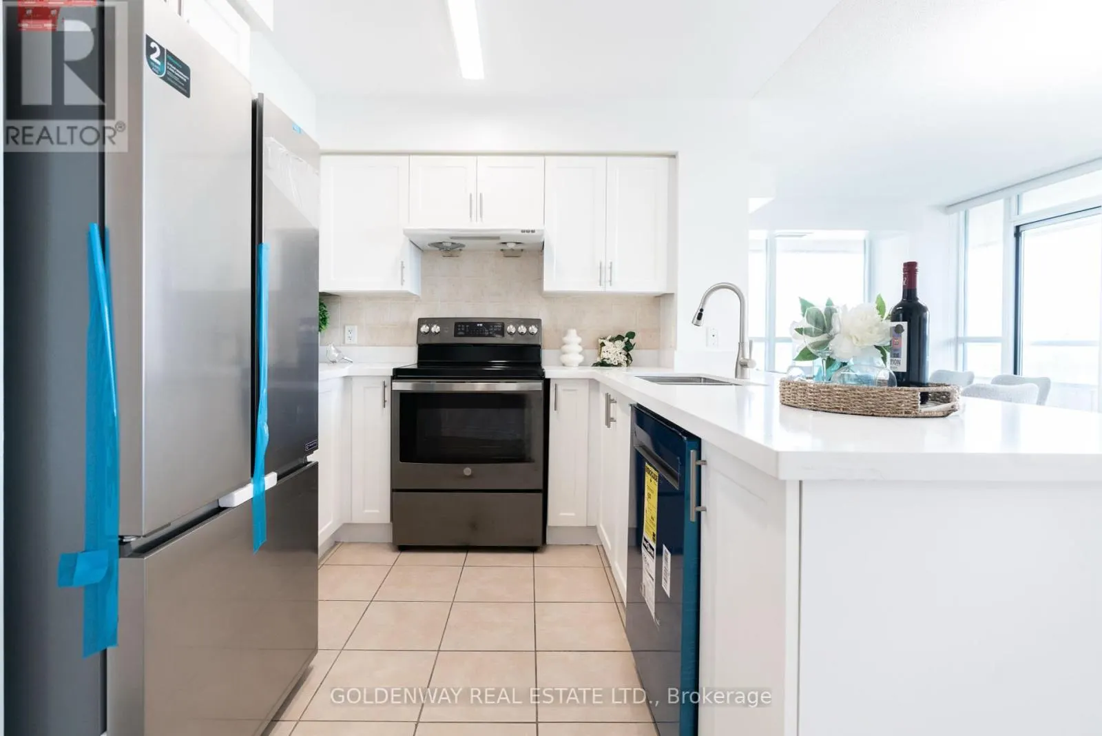305 - 68 GRANGEWAY AVENUE