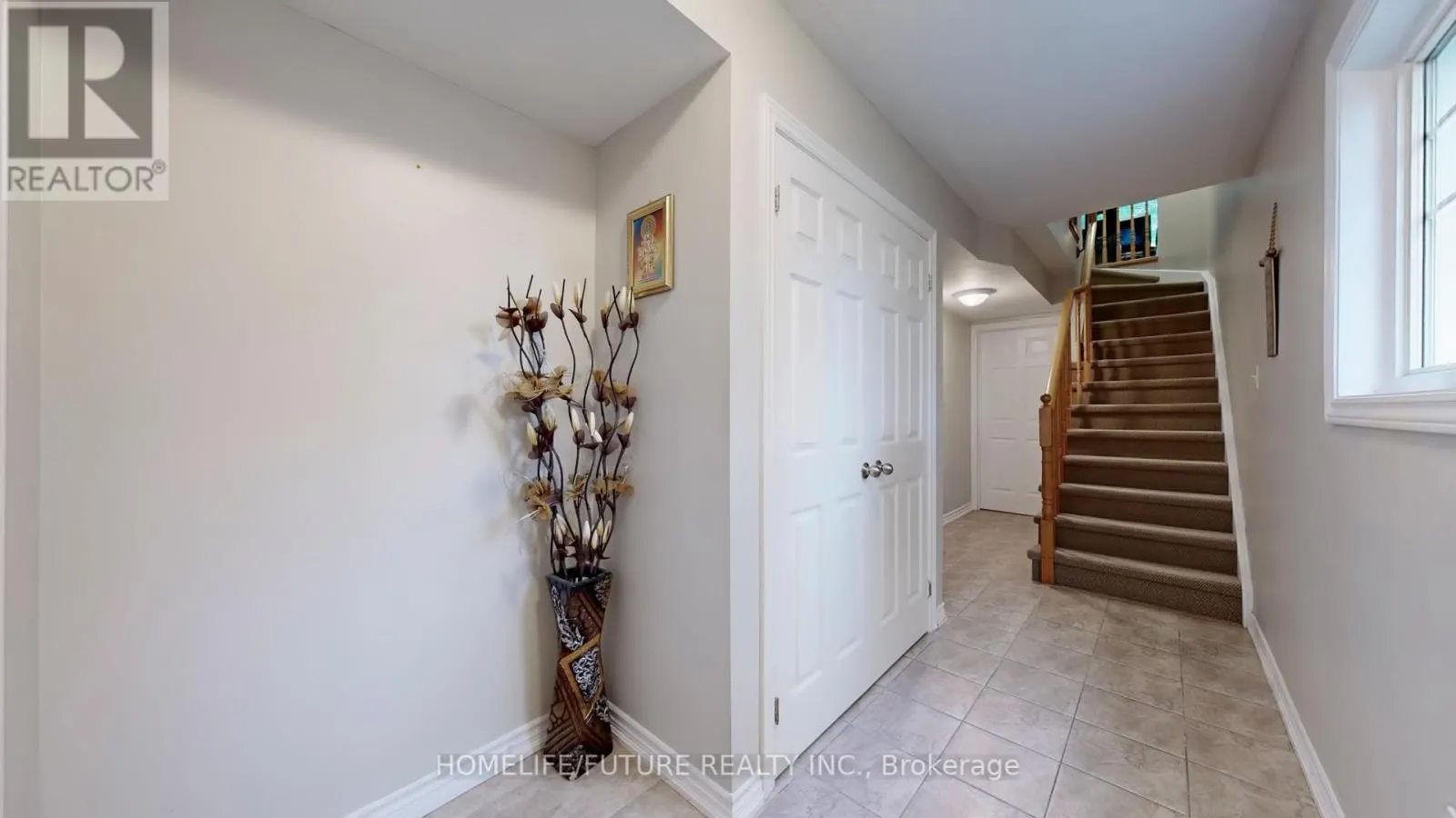 27 - 571 LONGWORTH AVENUE