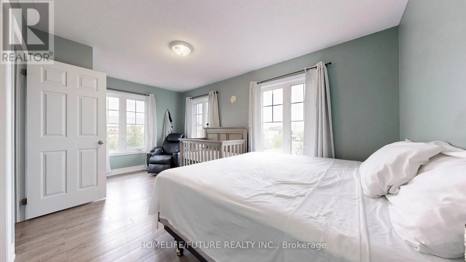 27 - 571 LONGWORTH AVENUE