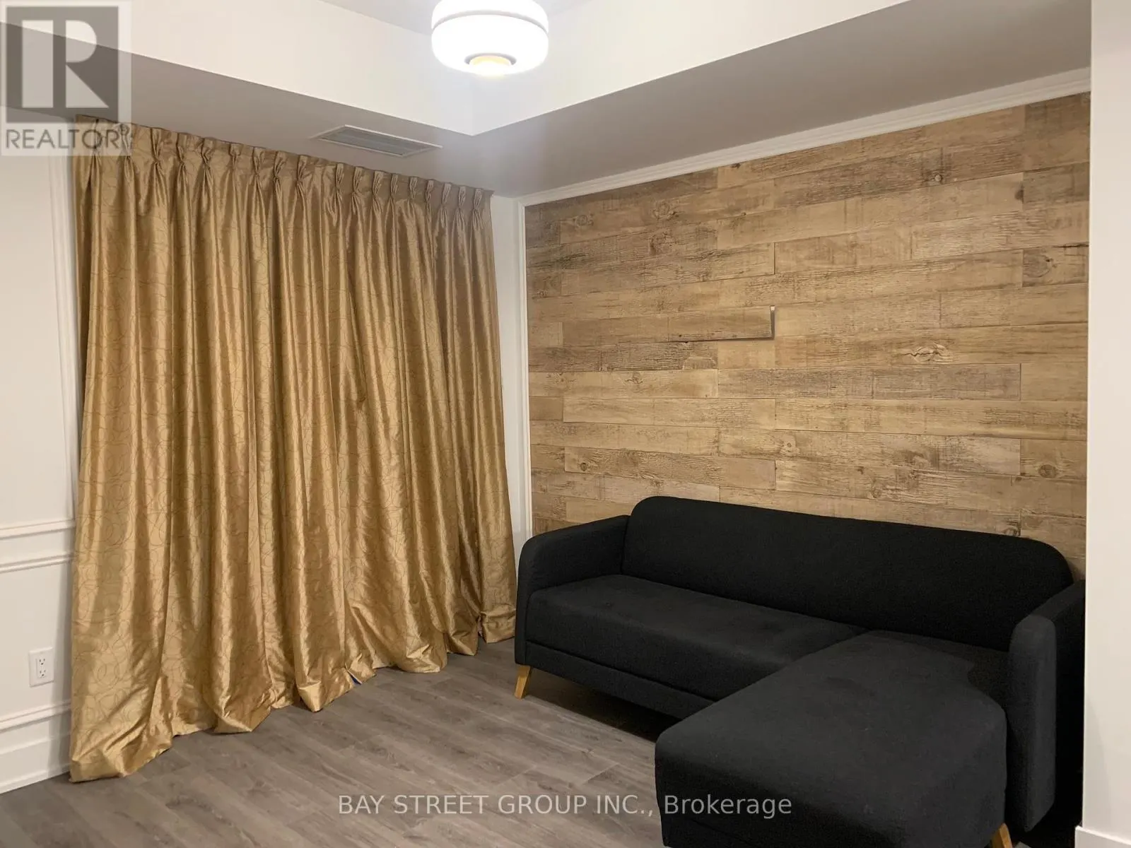 2520 - 2545 SIMCOE STREET N