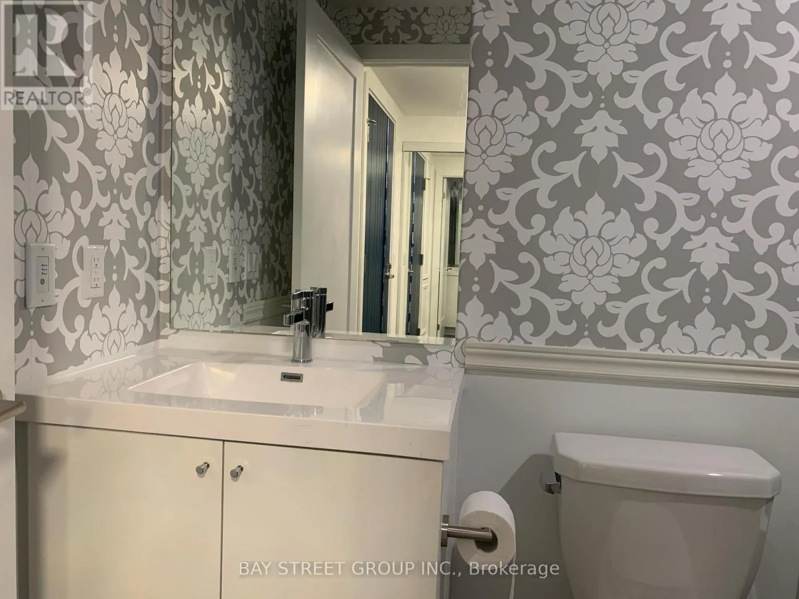 2520 - 2545 SIMCOE STREET N