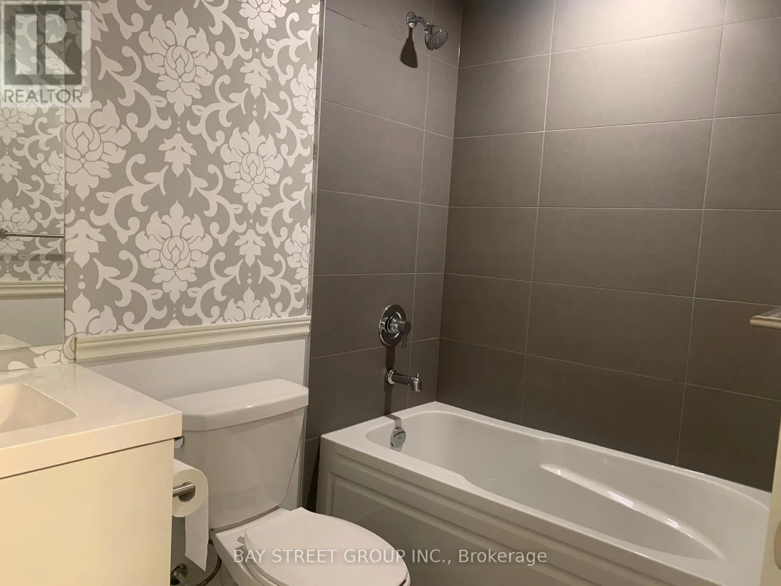 2520 - 2545 SIMCOE STREET N
