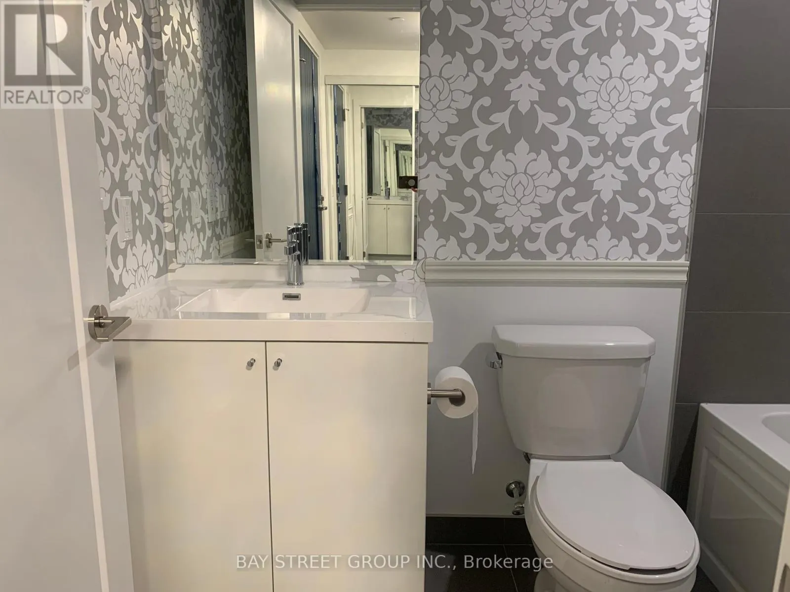 2520 - 2545 SIMCOE STREET N