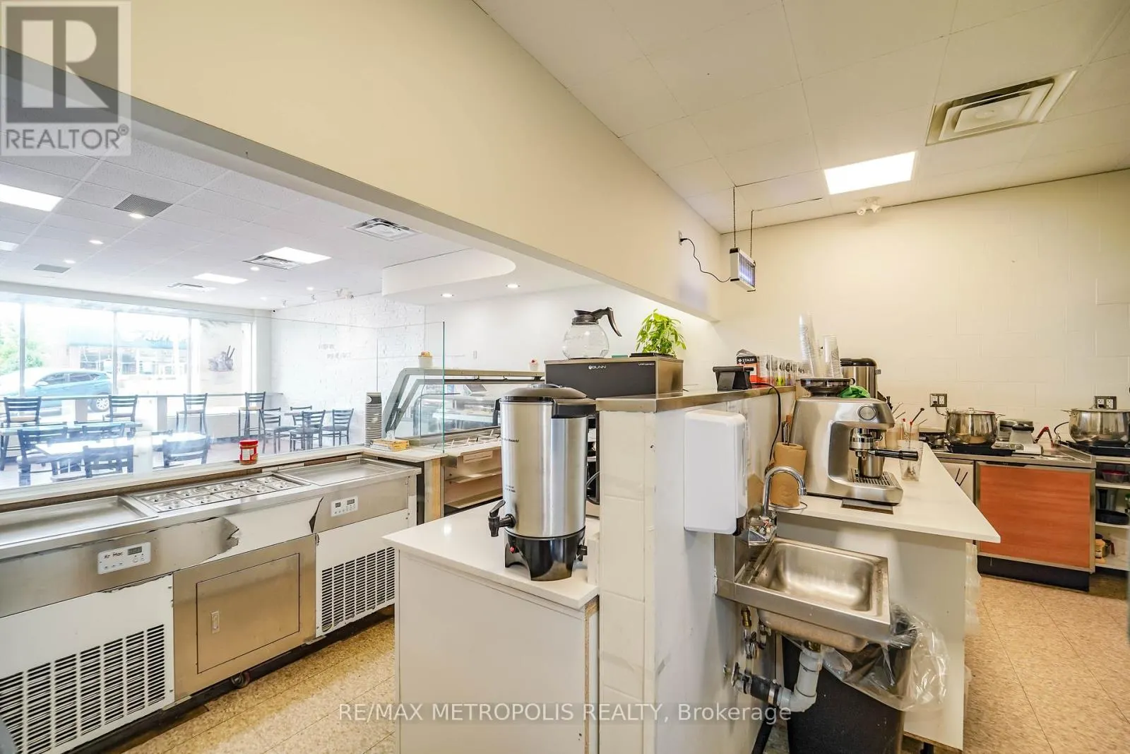 4 - 210 KING STREET E