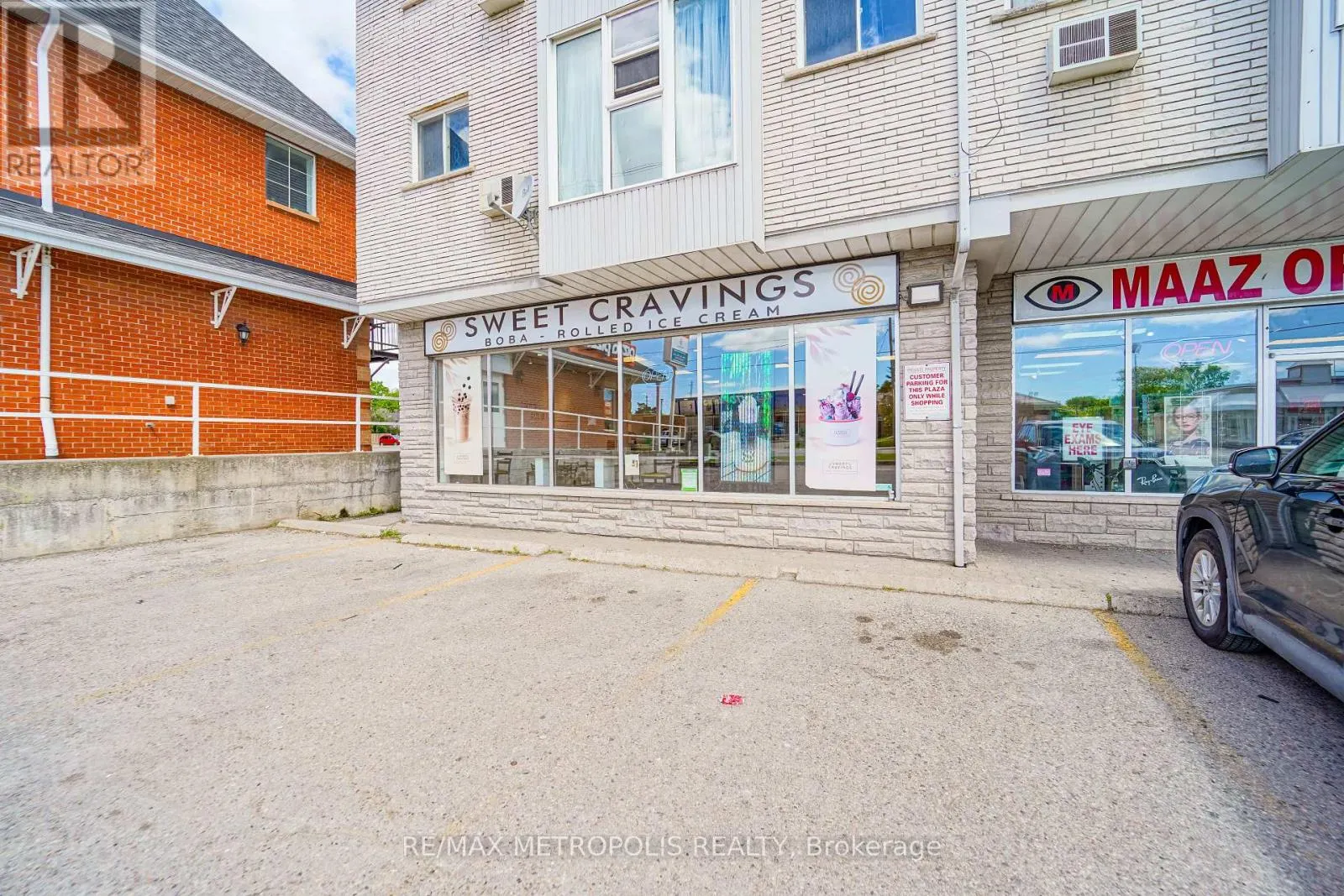 4 - 210 KING STREET E