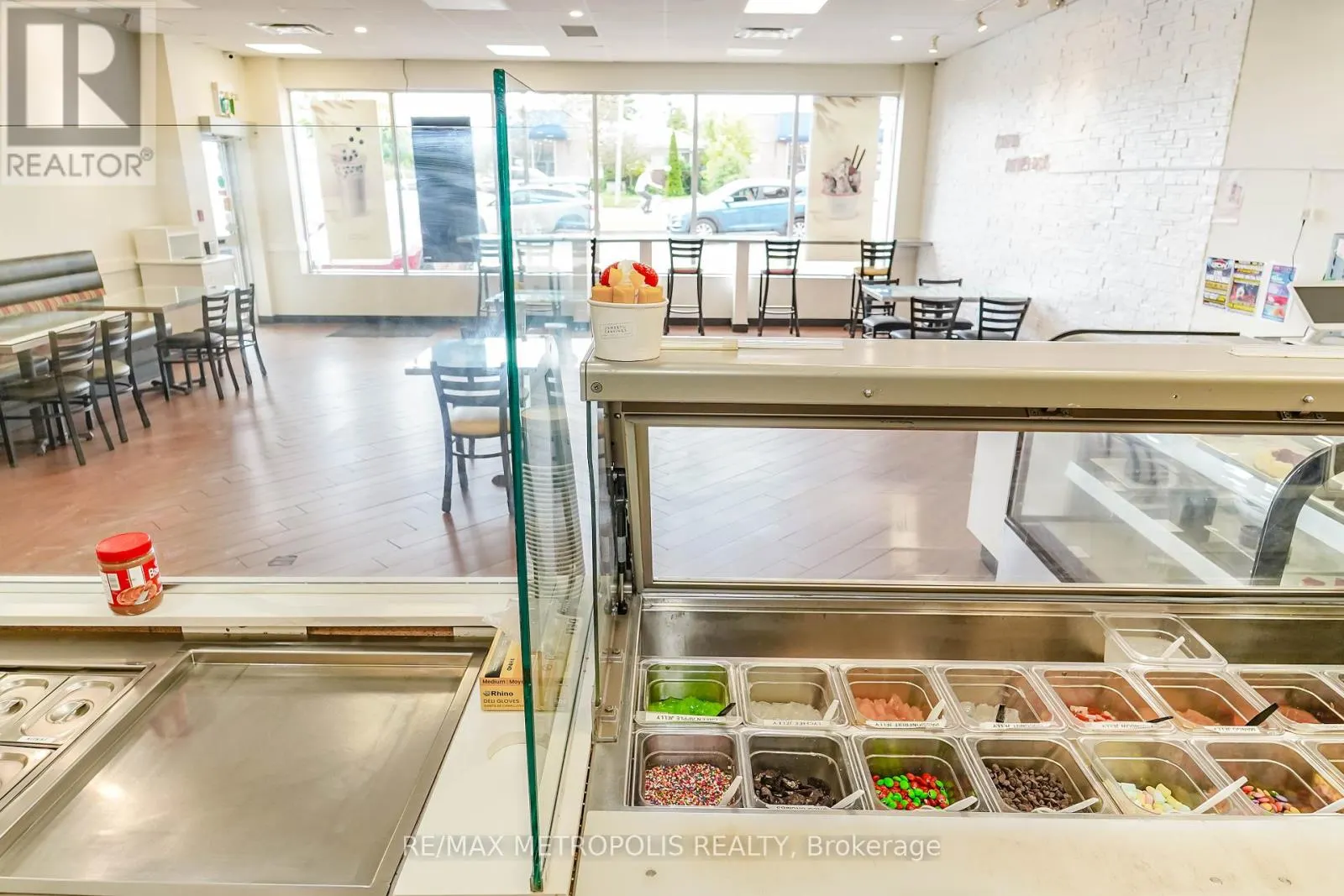 4 - 210 KING STREET E