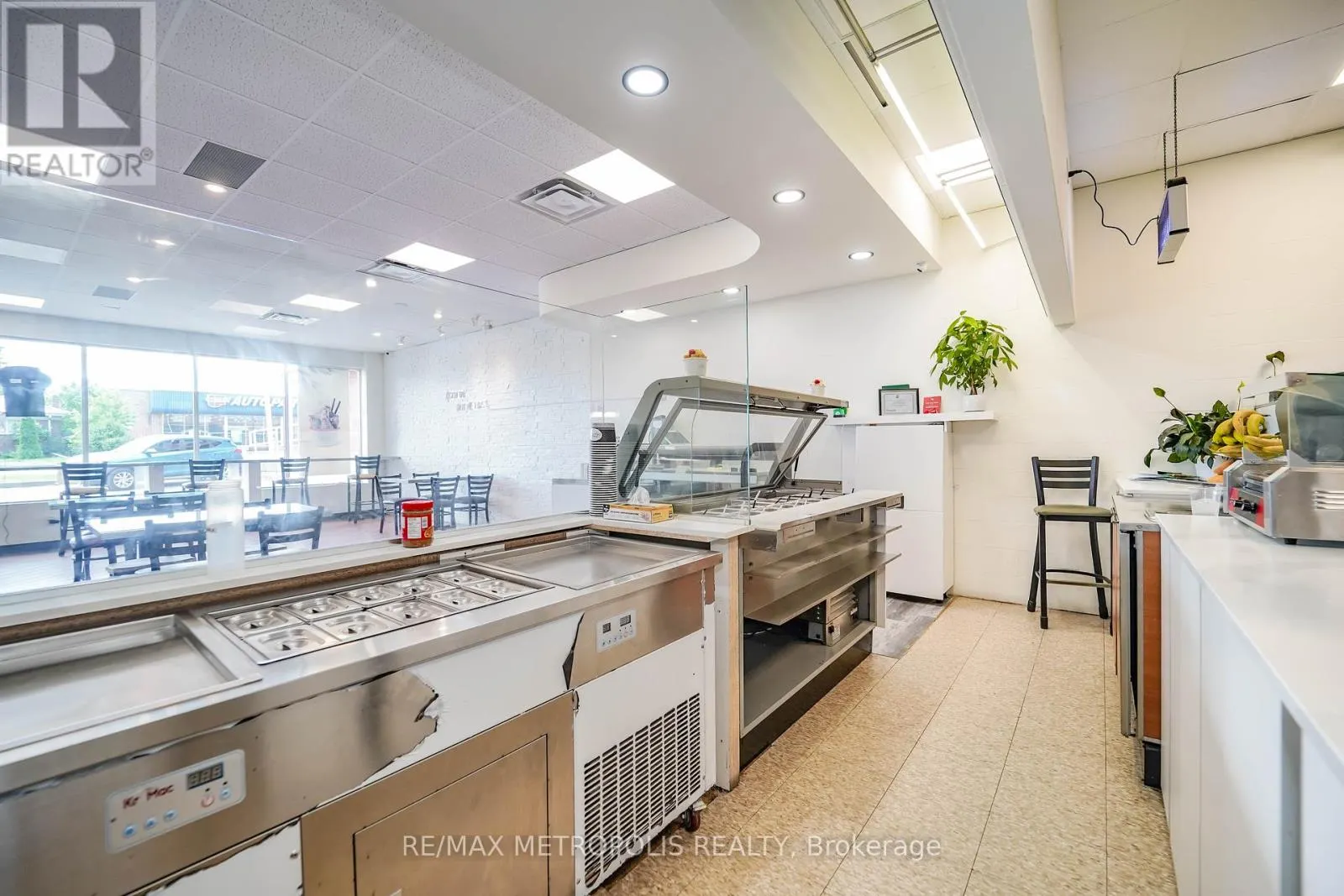 4 - 210 KING STREET E