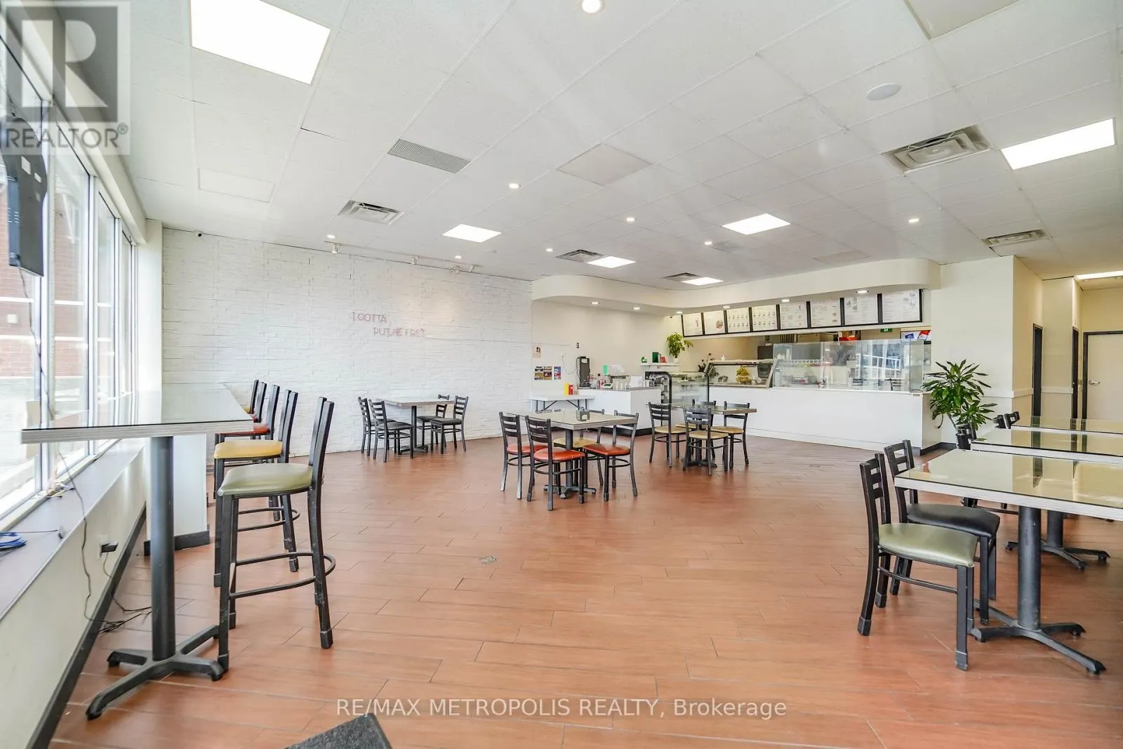 4 - 210 KING STREET E