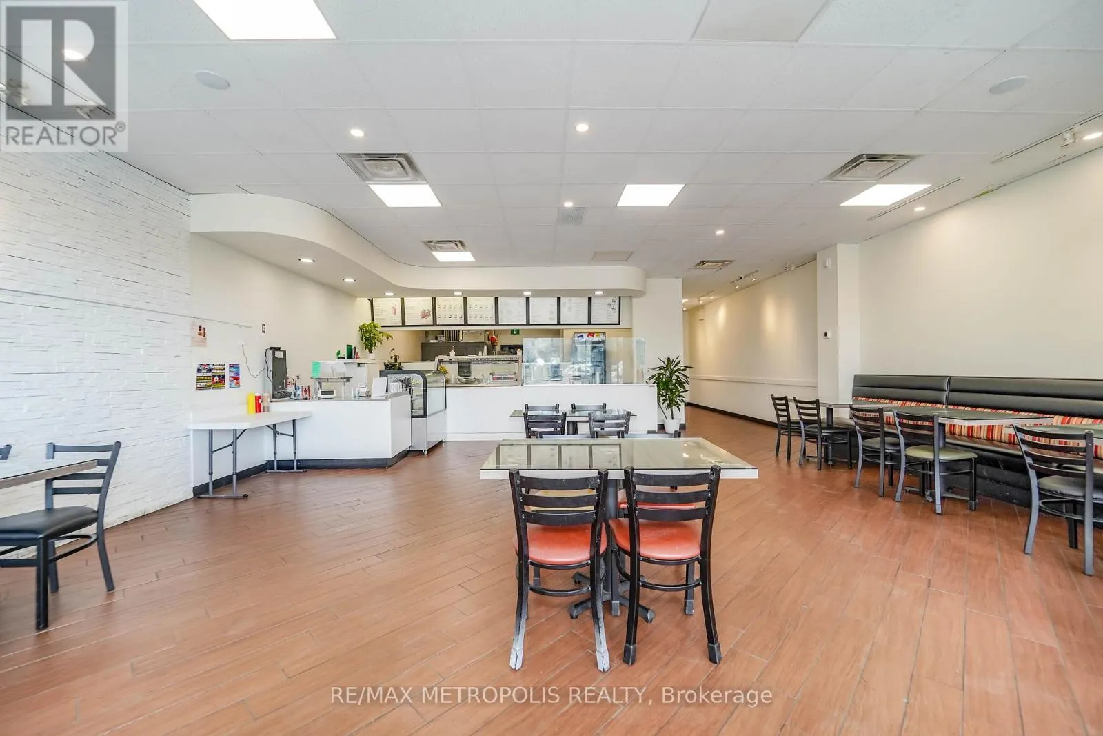 4 - 210 KING STREET E