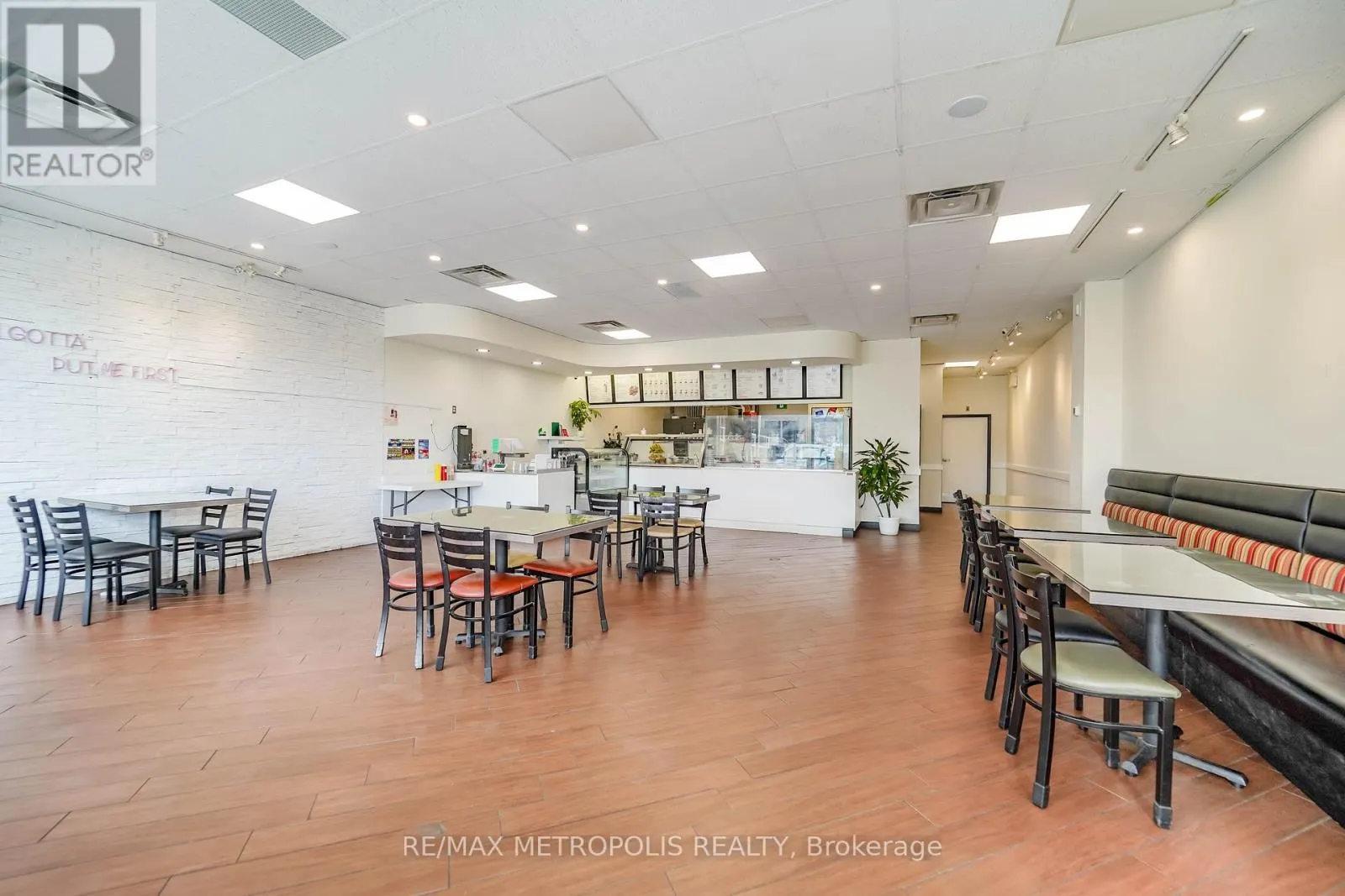 4 - 210 KING STREET E