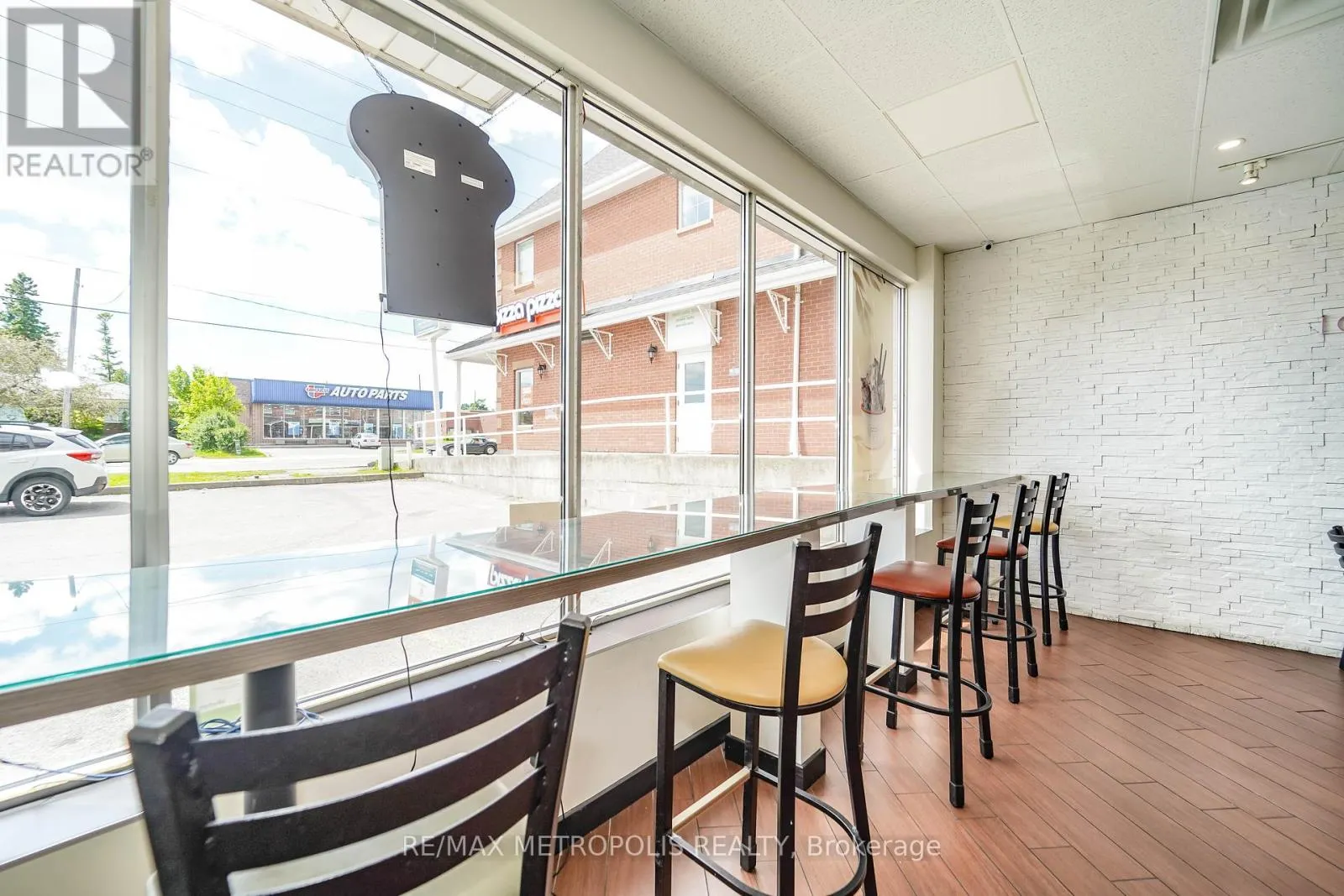 4 - 210 KING STREET E