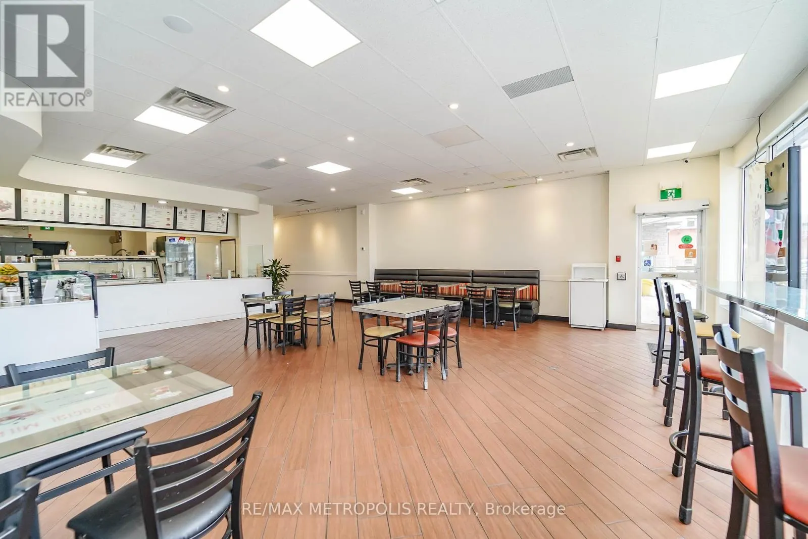 4 - 210 KING STREET E