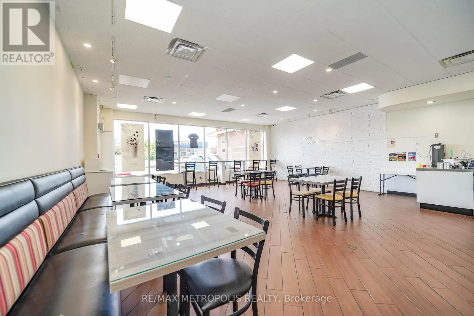 4 - 210 KING STREET E