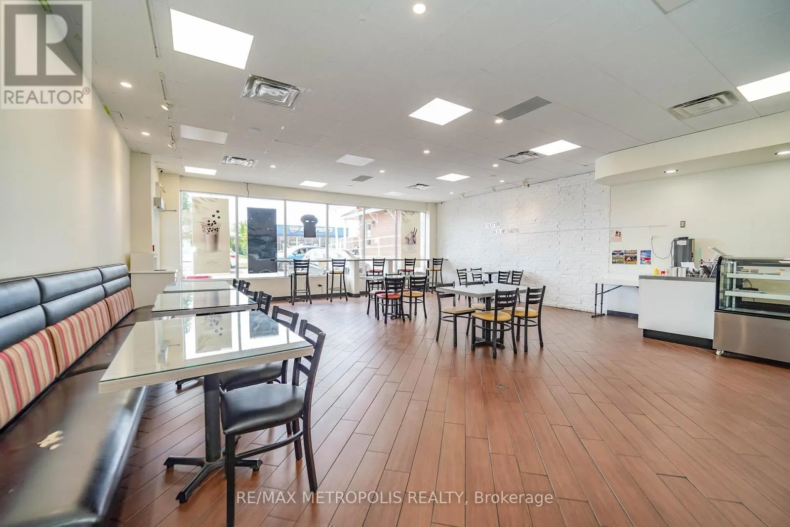 4 - 210 KING STREET E