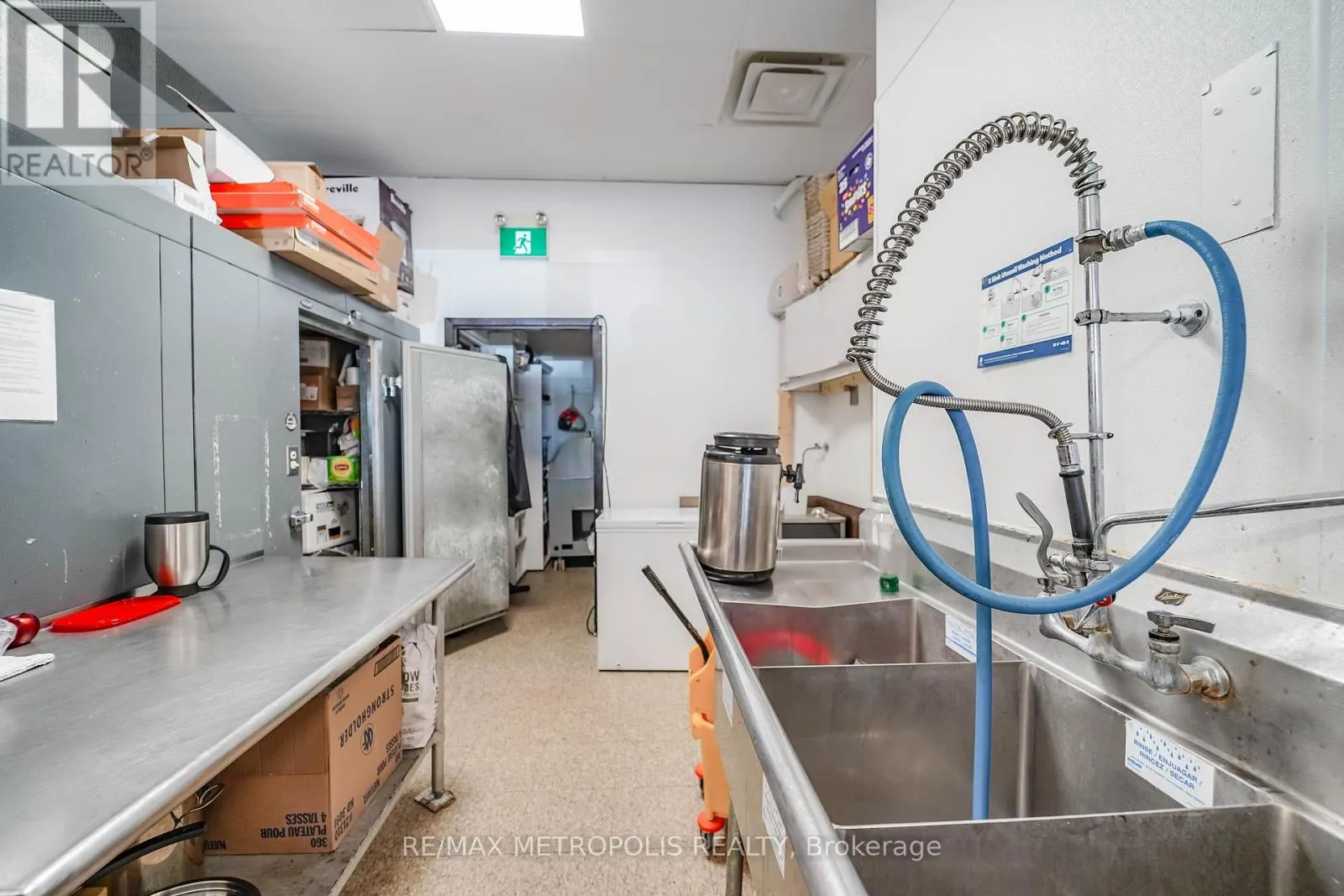 4 - 210 KING STREET E