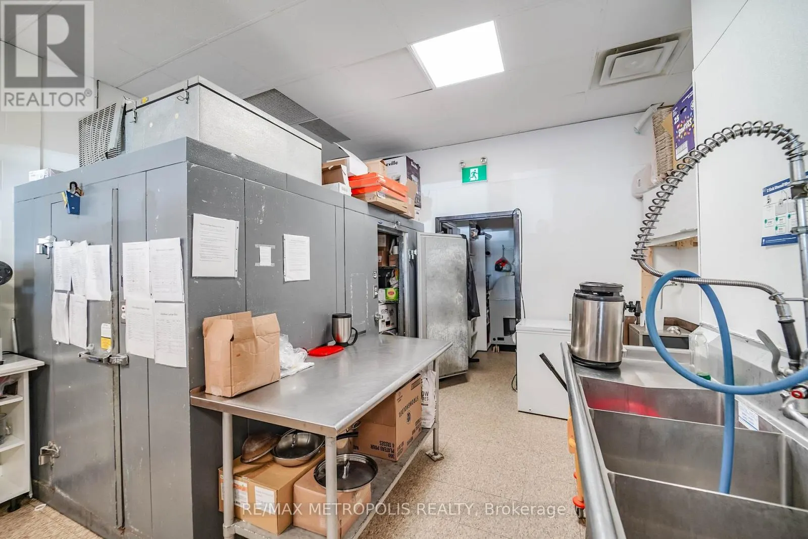 4 - 210 KING STREET E