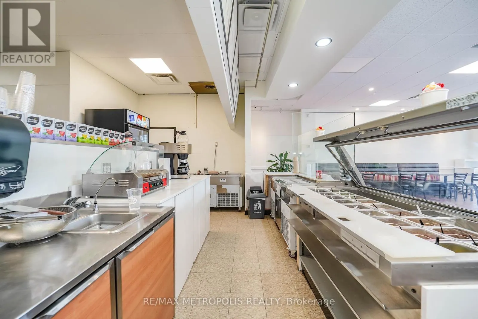 4 - 210 KING STREET E