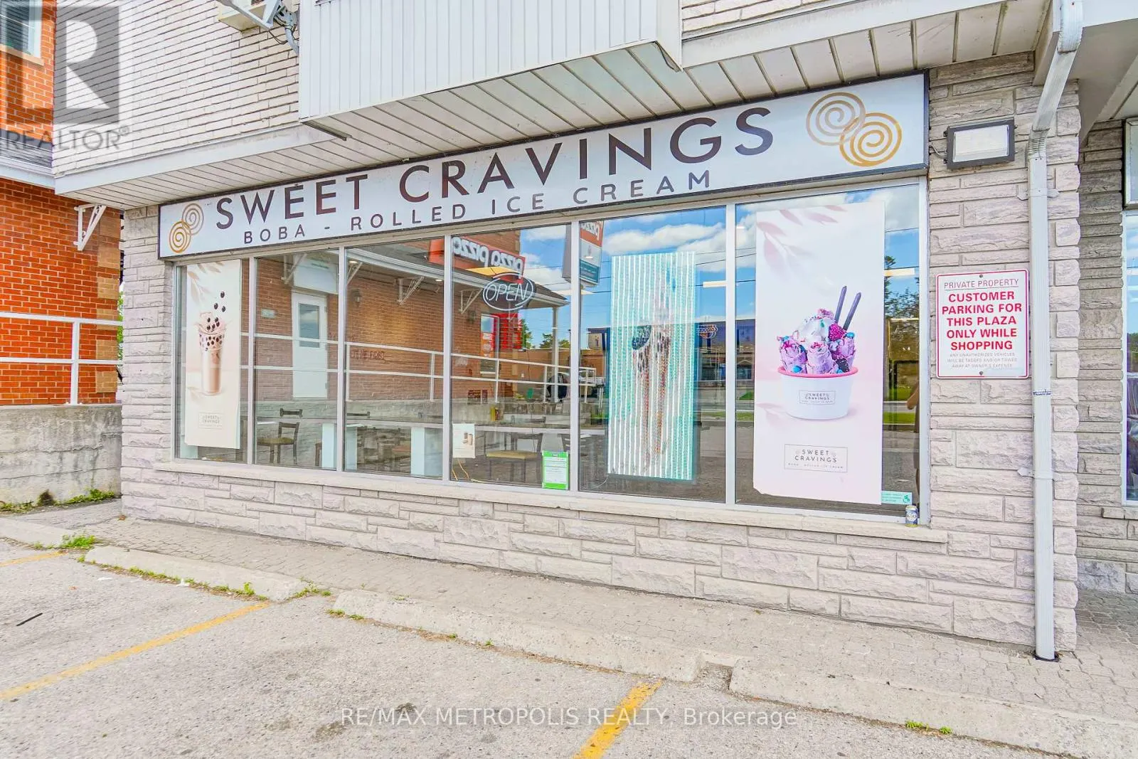4 - 210 KING STREET E