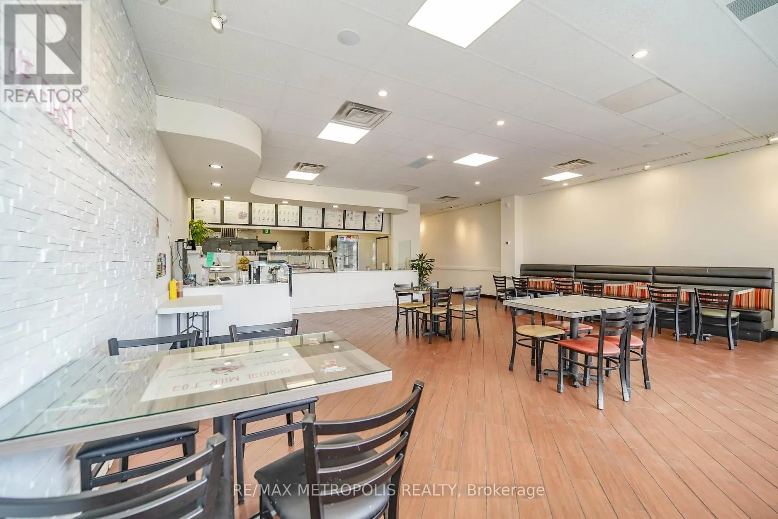 4 - 210 KING STREET E