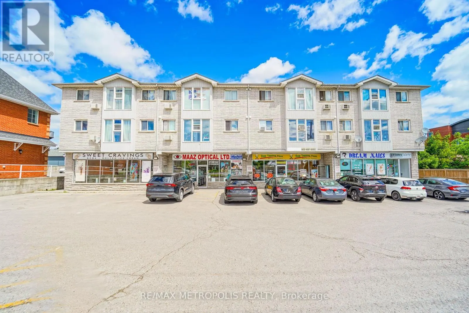 4 - 210 KING STREET E