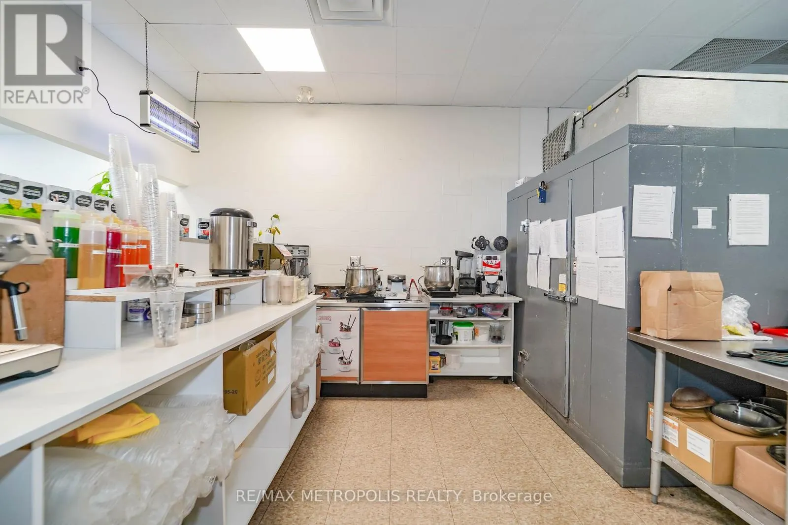4 - 210 KING STREET E