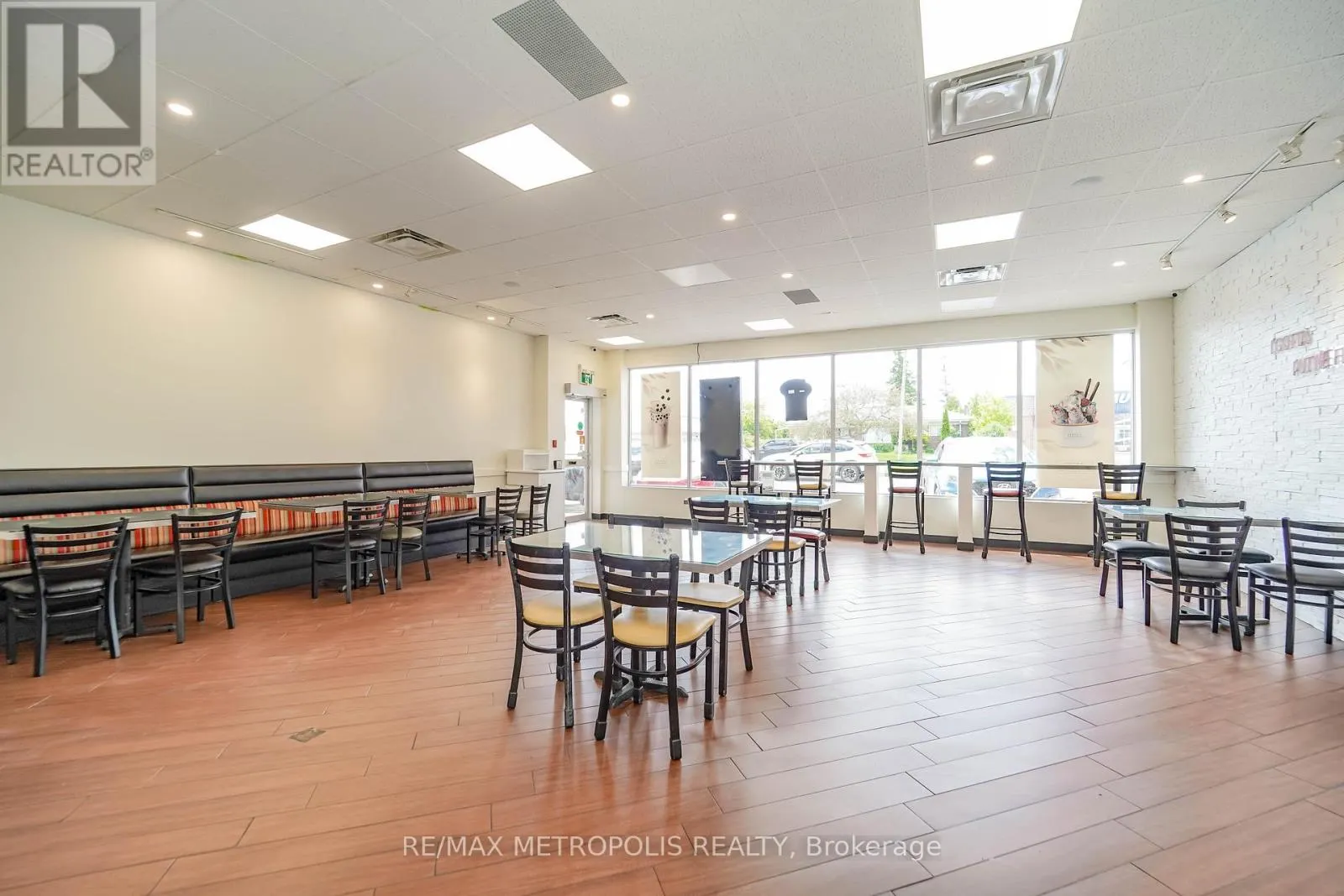 4 - 210 KING STREET E