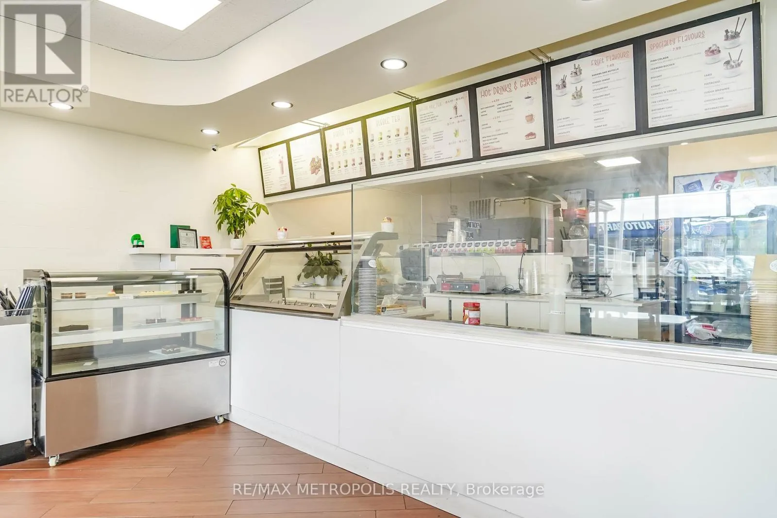 4 - 210 KING STREET E